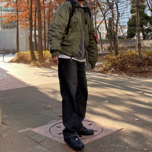Nike Air Force 1 '07 Low Triple Black 착용 스타일