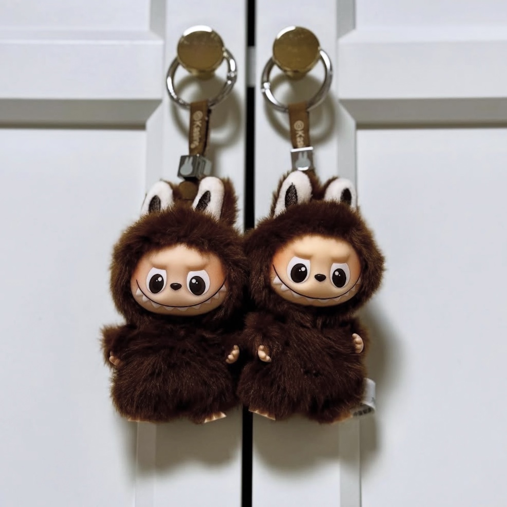 Pop Mart Labubu The Monsters Pin For Love Series Vinyl Plush Pendant (A-M) L (Opened Case) 착용 스타일