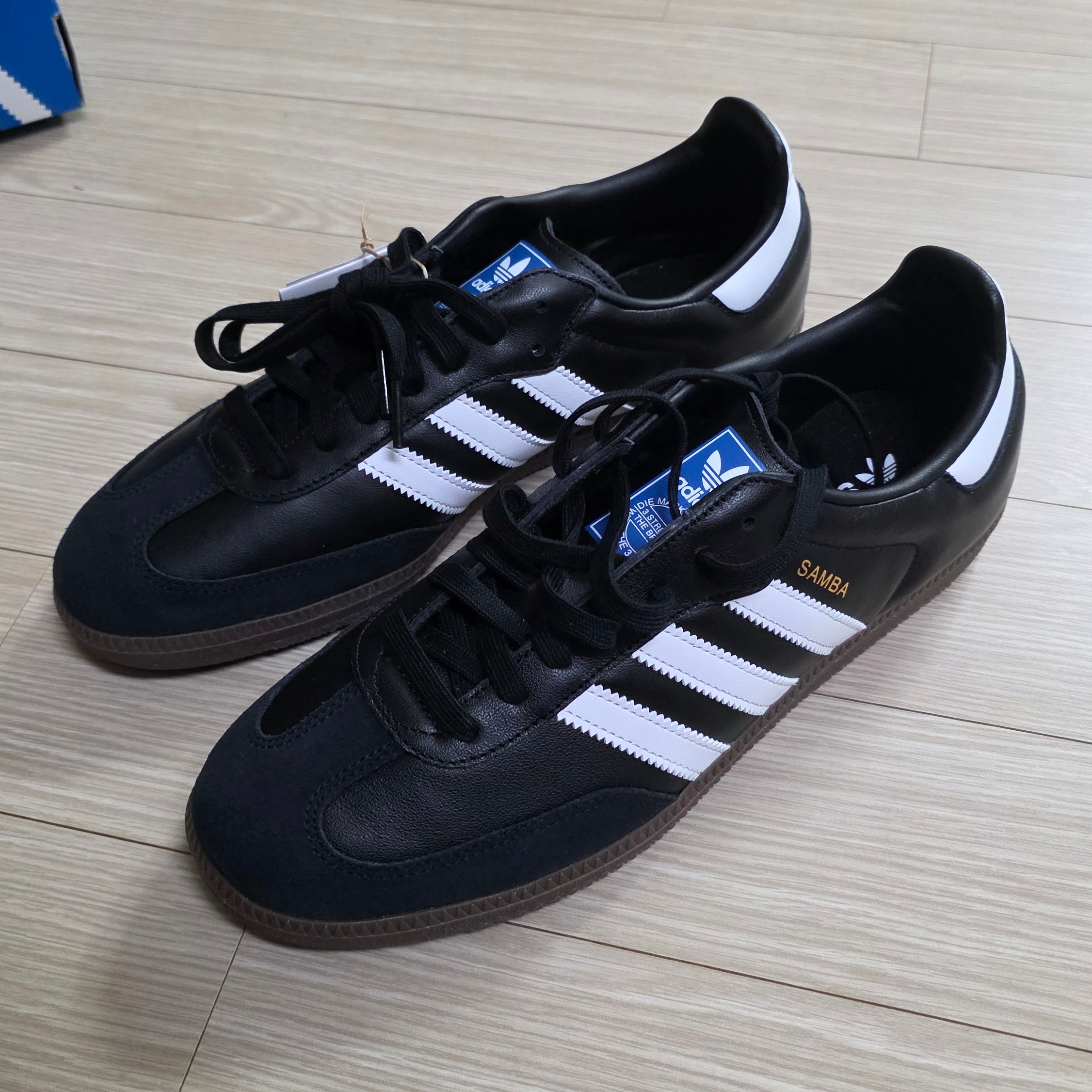 Adidas Samba OG Black White Gum 착용 스타일