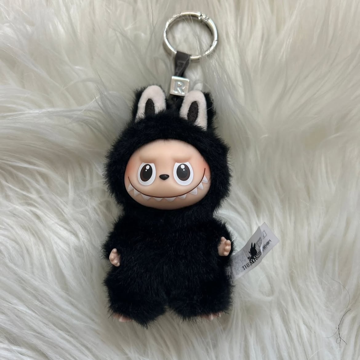 Pop Mart Labubu The Monsters Pin For Love Series Vinyl Plush Pendant (N-Z) R (Opened Case) 착용 스타일