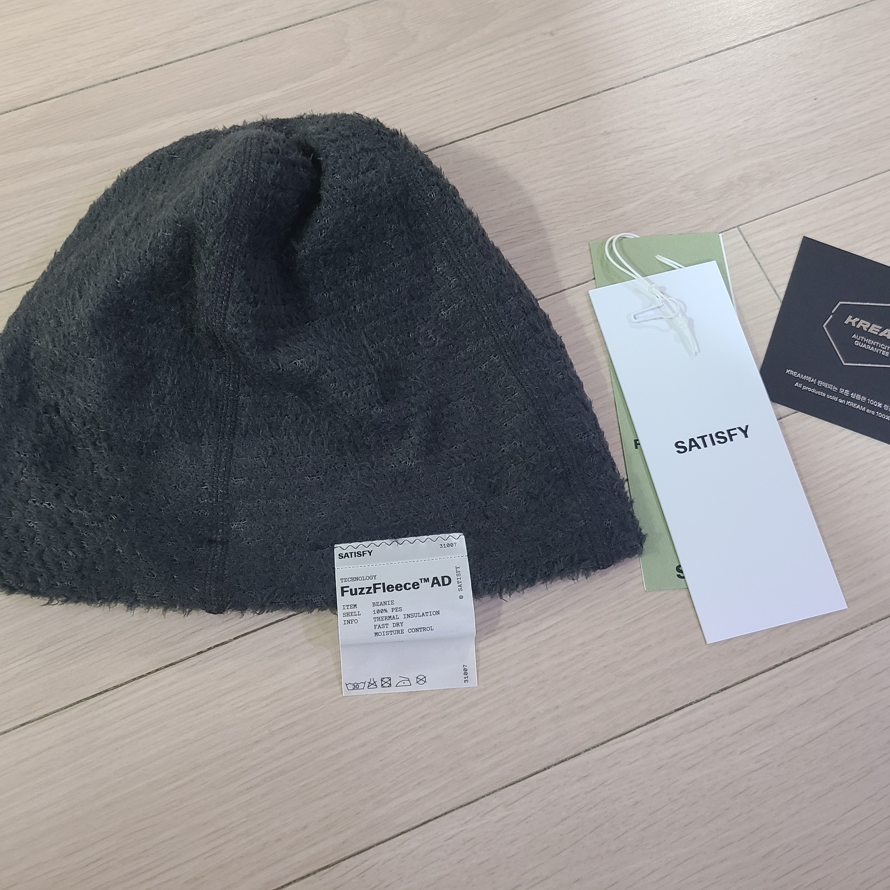 Satisfy Ghost/Fuzzfleece AD Beanie Phantom 착용 스타일