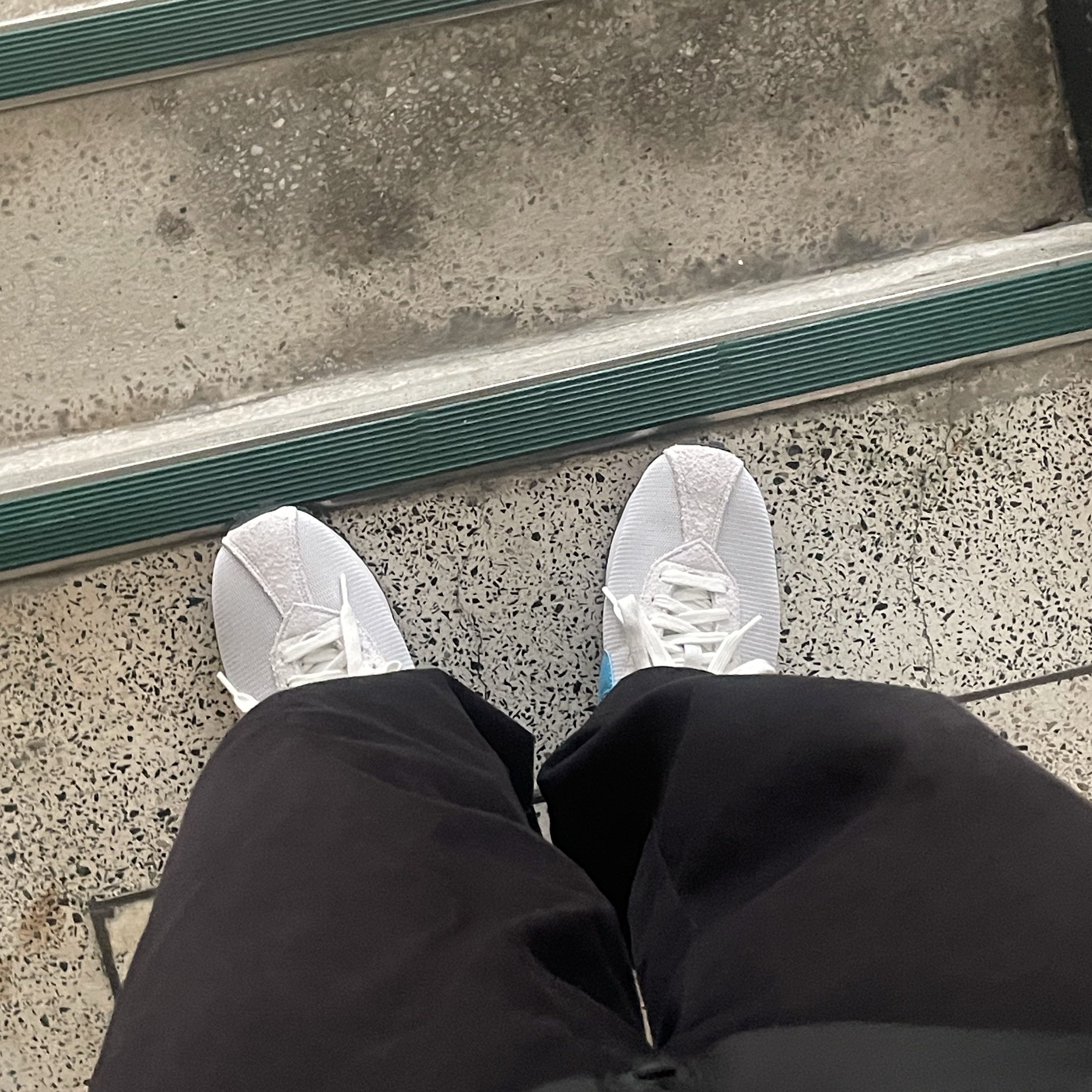 Nike LD-1000 Vast Grey Sail 착용 스타일