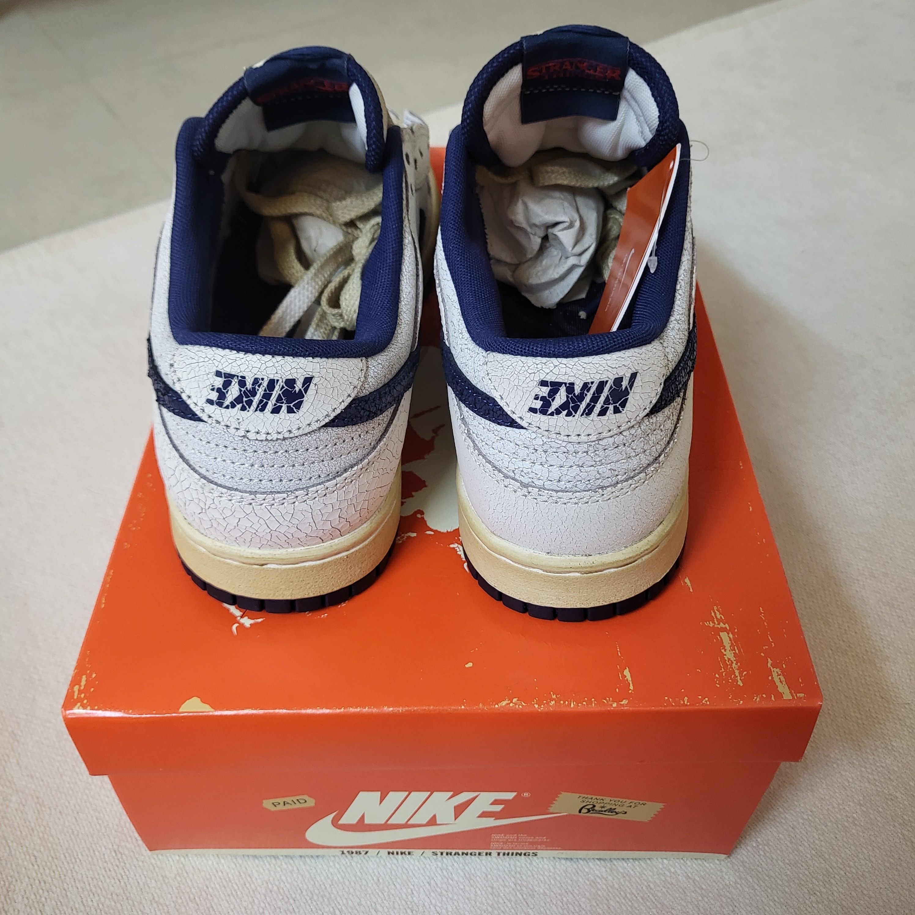 Nike x Stranger Things Dunk Low Phantom and Midnight Navy 착용 스타일 - 4