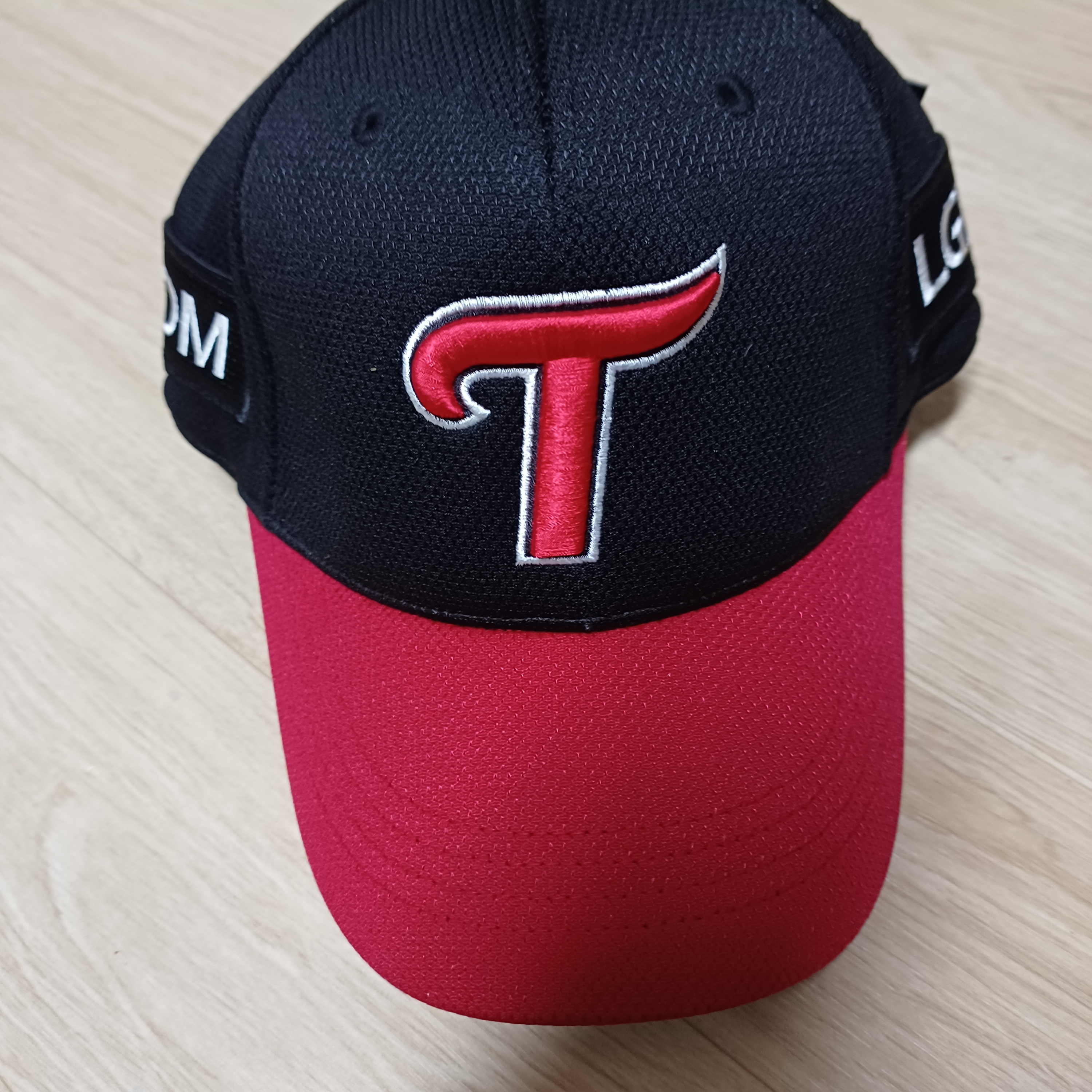 LG Twins x Prospecs 2025 Authentic Cap Black Red 착용 스타일 - 1