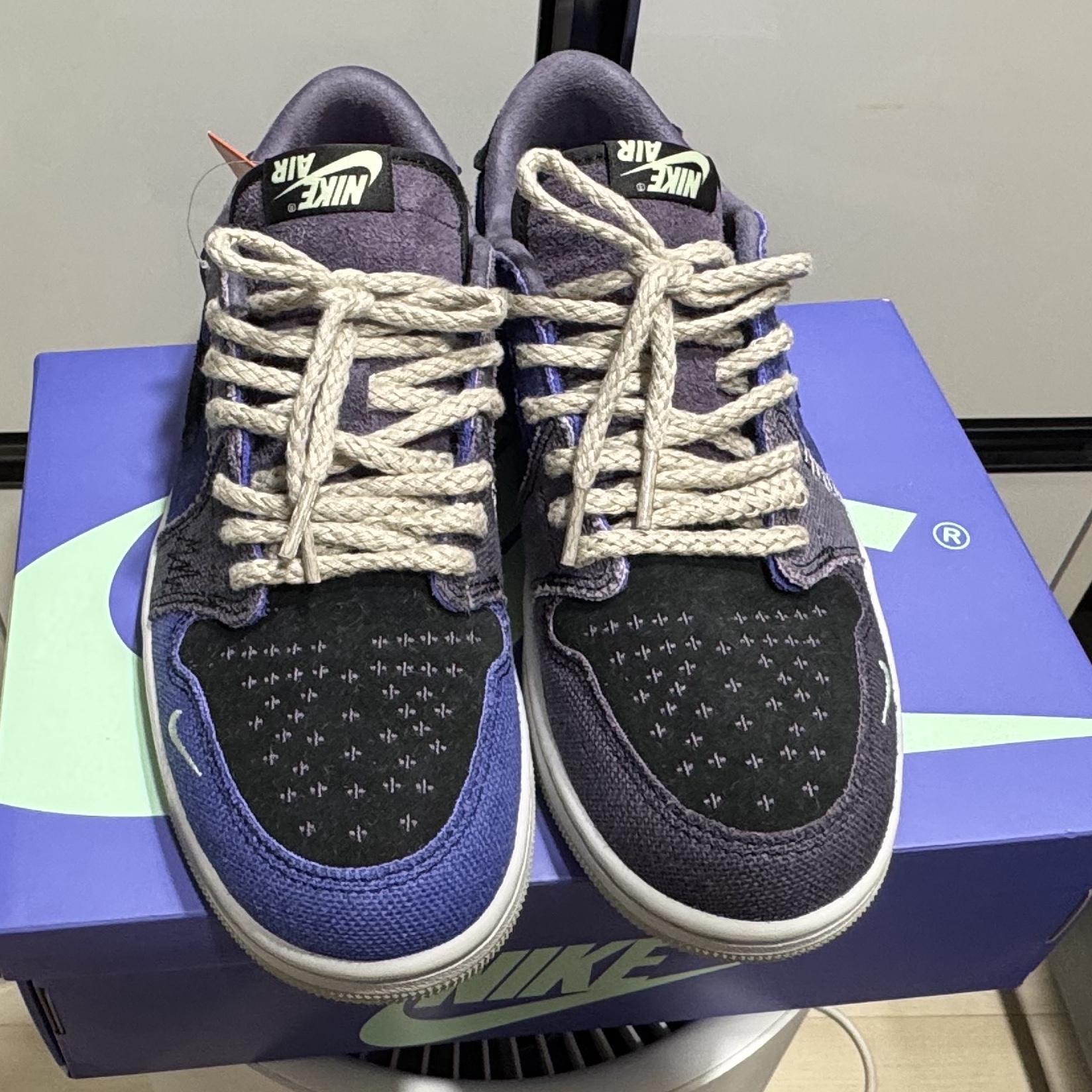 Jordan 1 x Zion Williamson Retro Low OG Regency Purple and Dark Raisin 착용 스타일 - 4