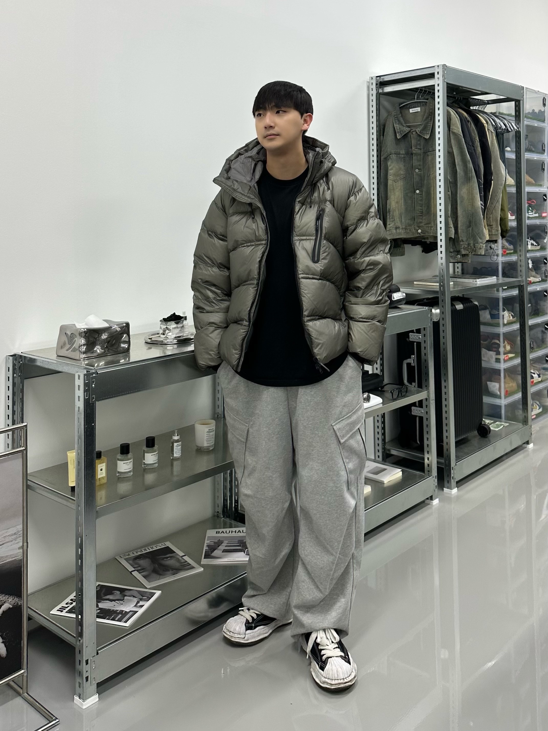 Maison Mihara Yasuhiro Peterson OG Sole Canvas Low Sneakers Black 착용 스타일 - 2