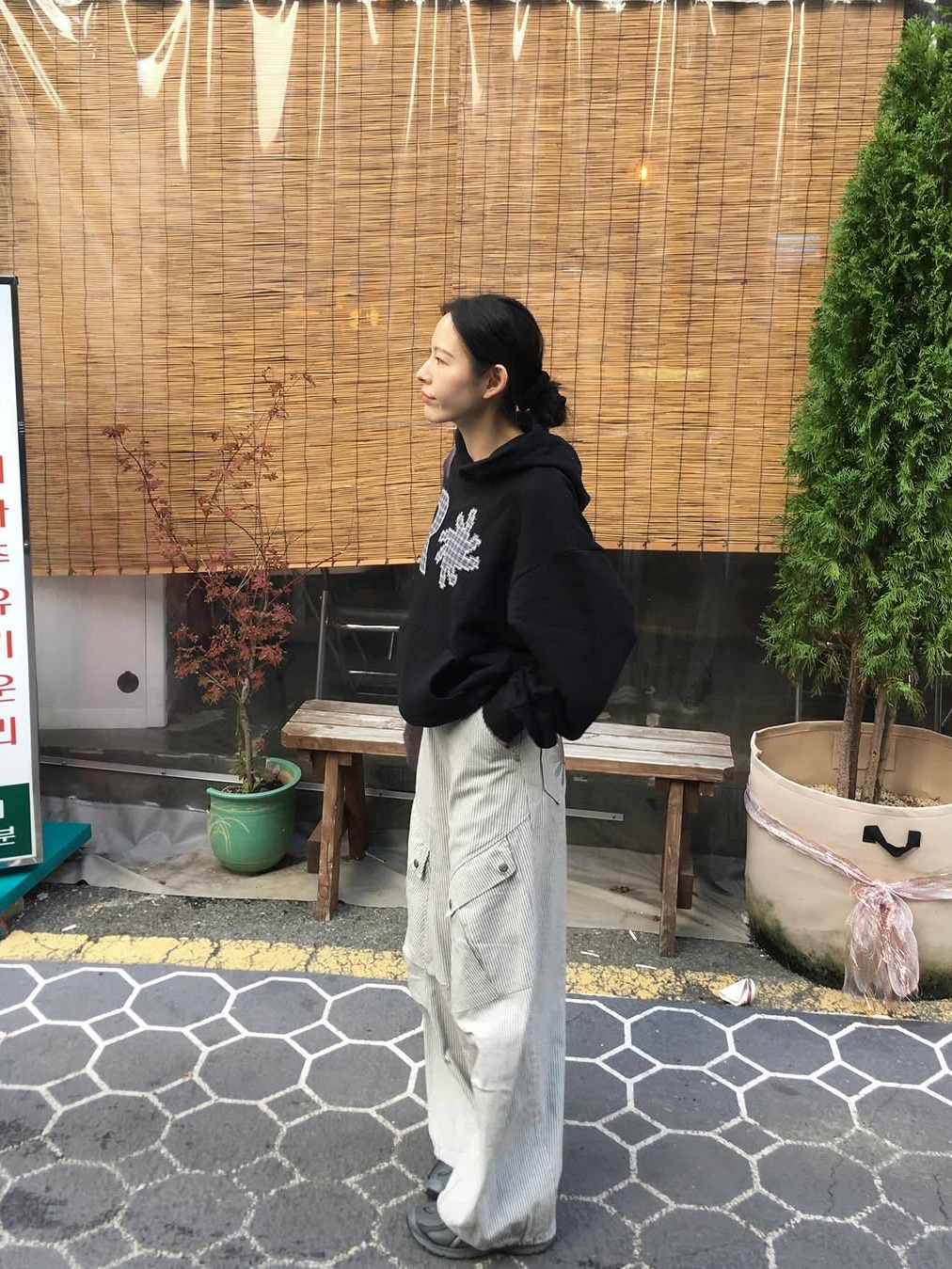 SLOW RECORD HOUSE Check Patch Hoodie Black 착용 스타일 - 6