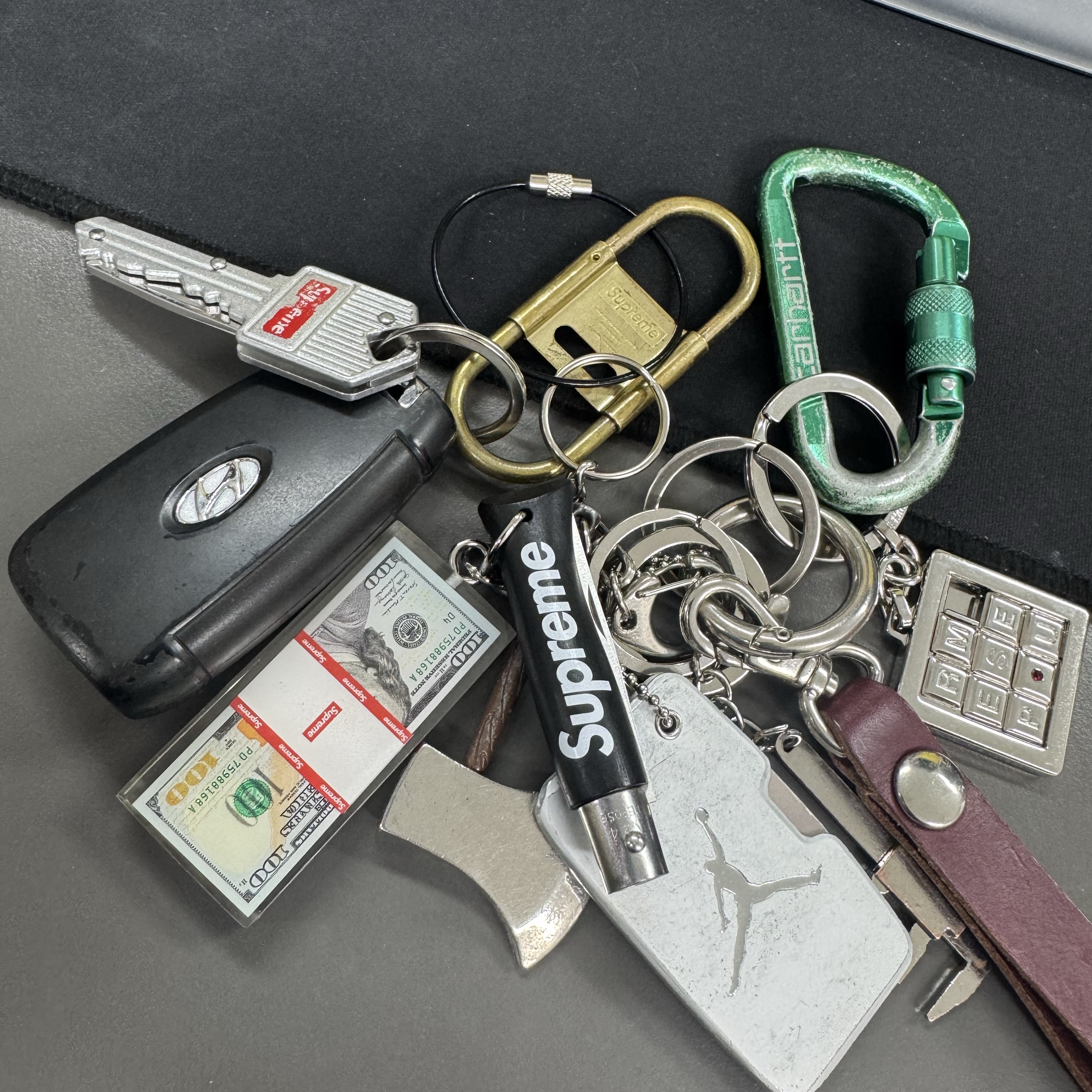 Supreme x Opinel No. 4 Knife Keychain Black - 25FW 착용 스타일
