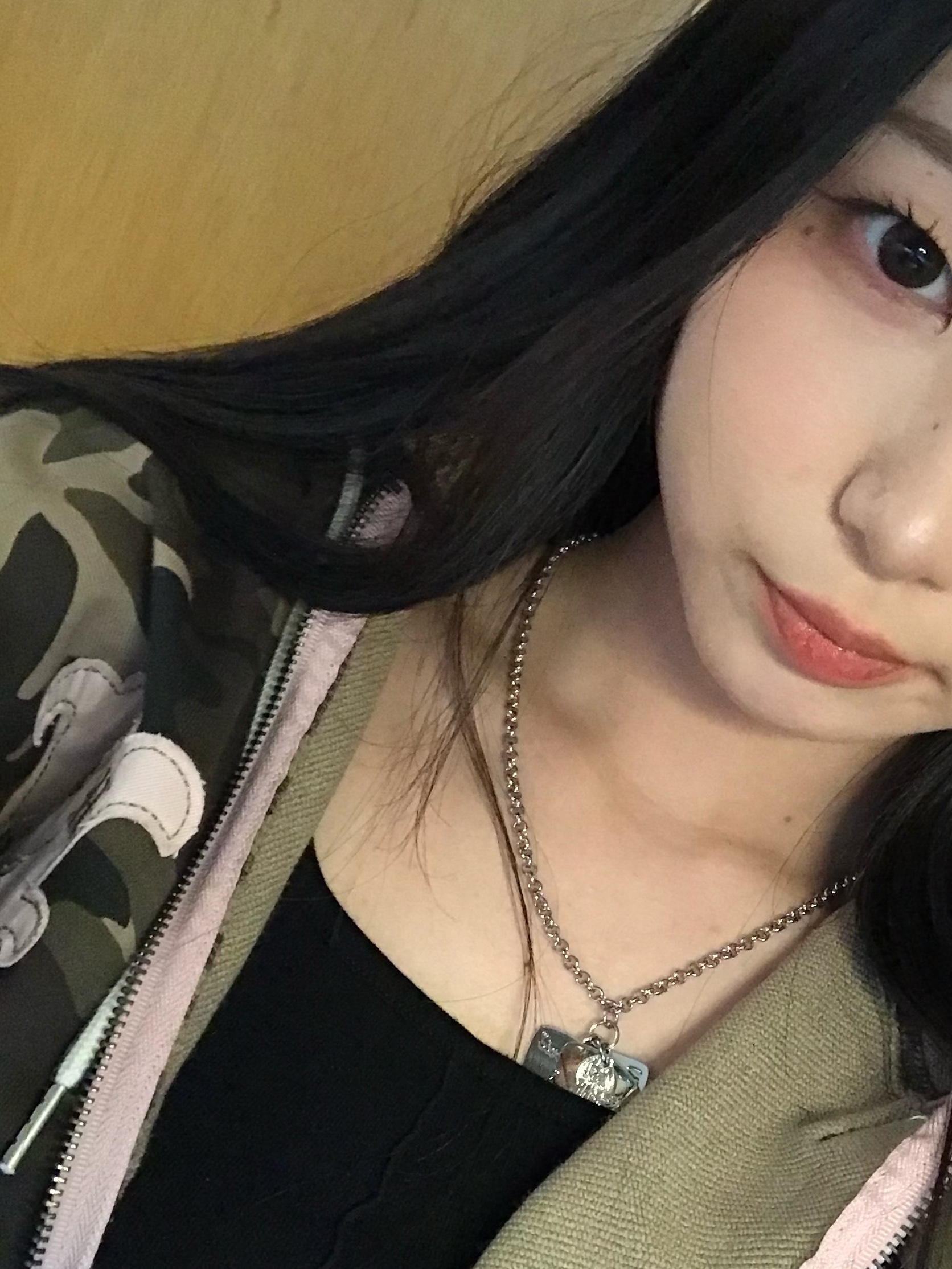 (W) Hysteric Glamour On Skull Pick Necklace Silver 착용 스타일 - 2
