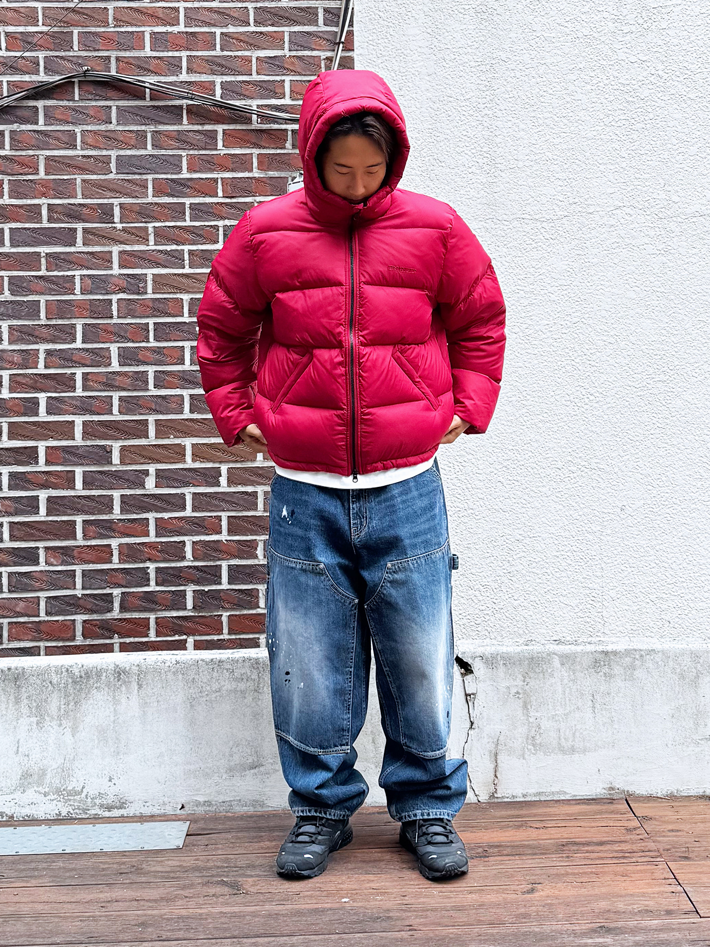 QT8 GARMENTS Duck Down Heavyweight Hoodie Jacket Red, QT8 GARMENTS Double Knee Washed Pants Blue 착용 스타일 - 2
