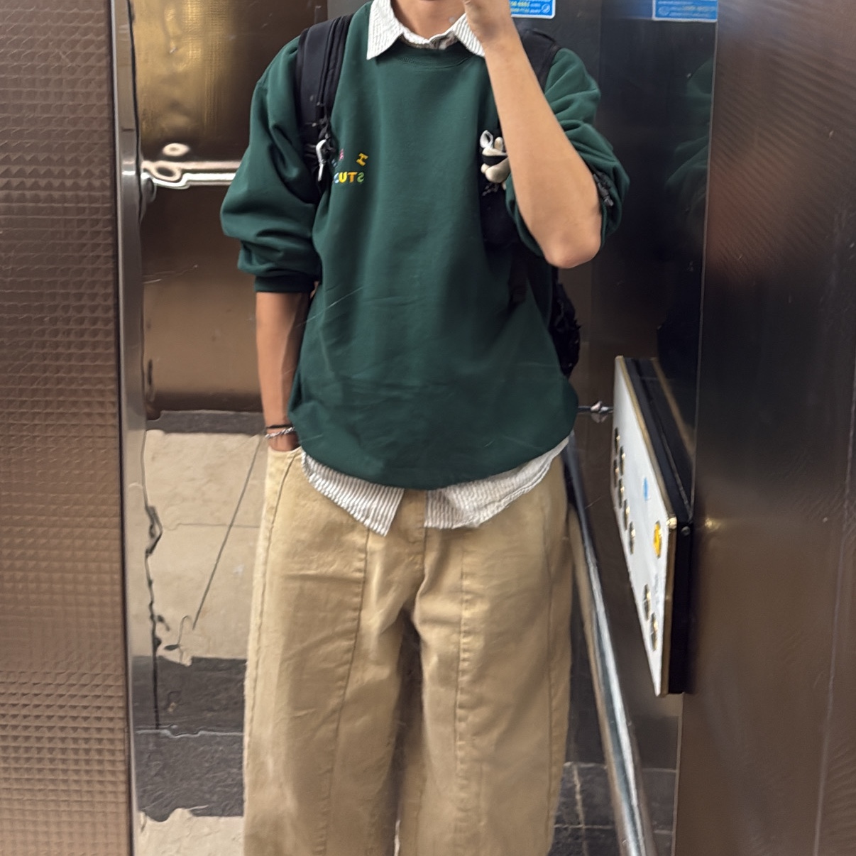 IAB Studio IAB Embroid Sweatshirt Green 착용 스타일