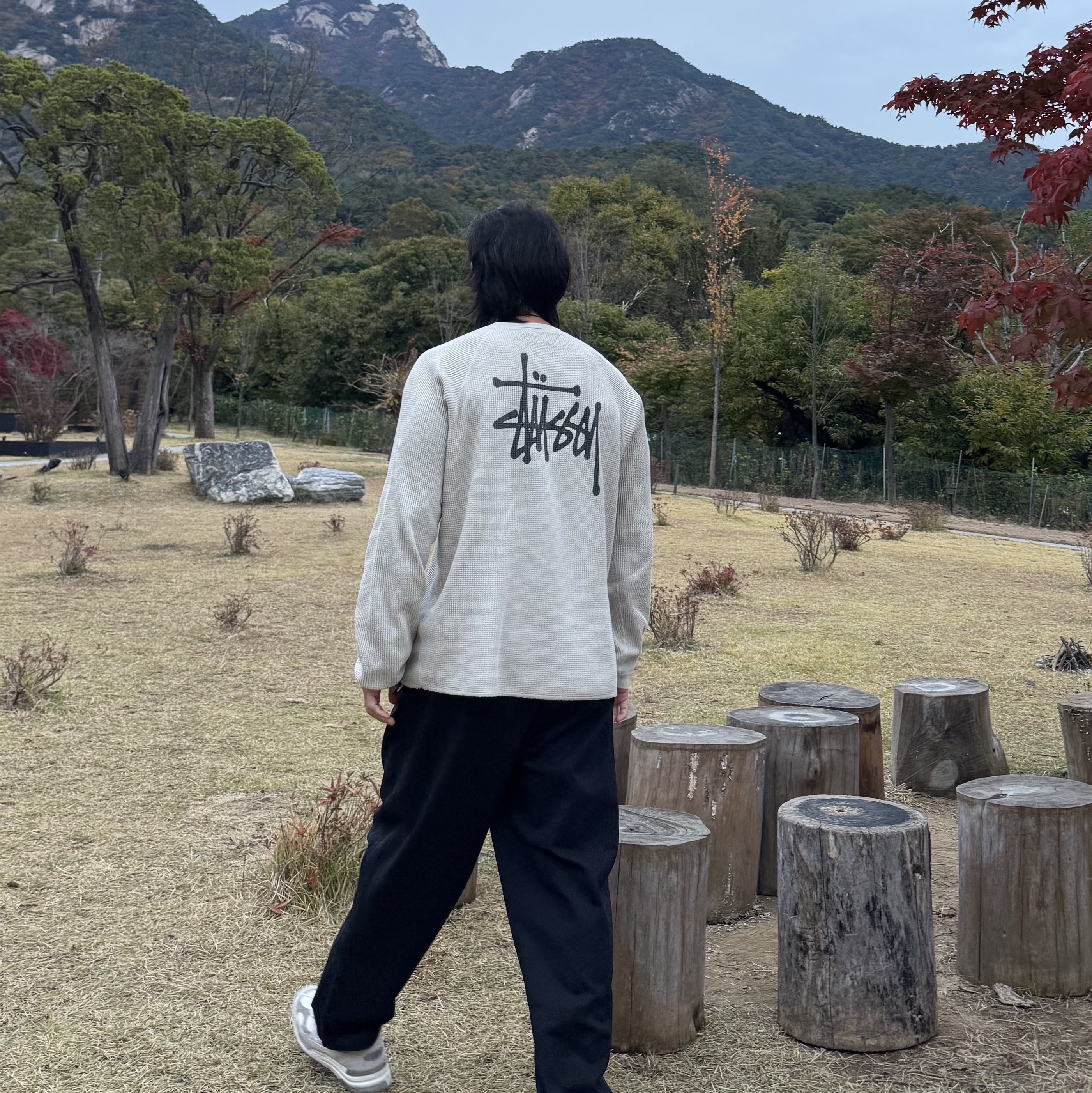 Stussy Raglan Thermal LS Crew Bone 착용 스타일