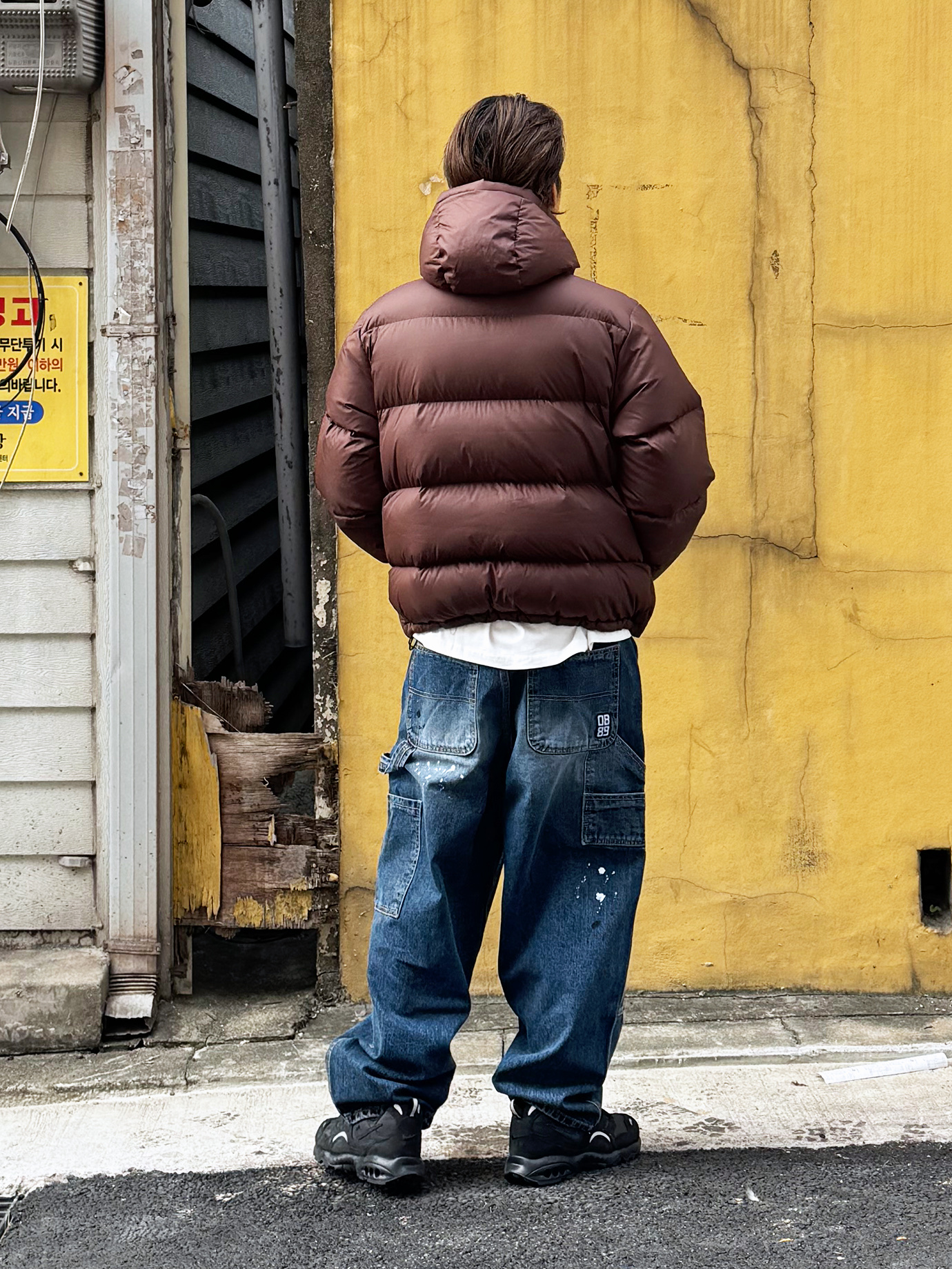 QT8 GARMENTS Duck Down Heavyweight Hoodie Jacket Brown, QT8 GARMENTS Double Knee Washed Pants Blue 착용 스타일 - 3