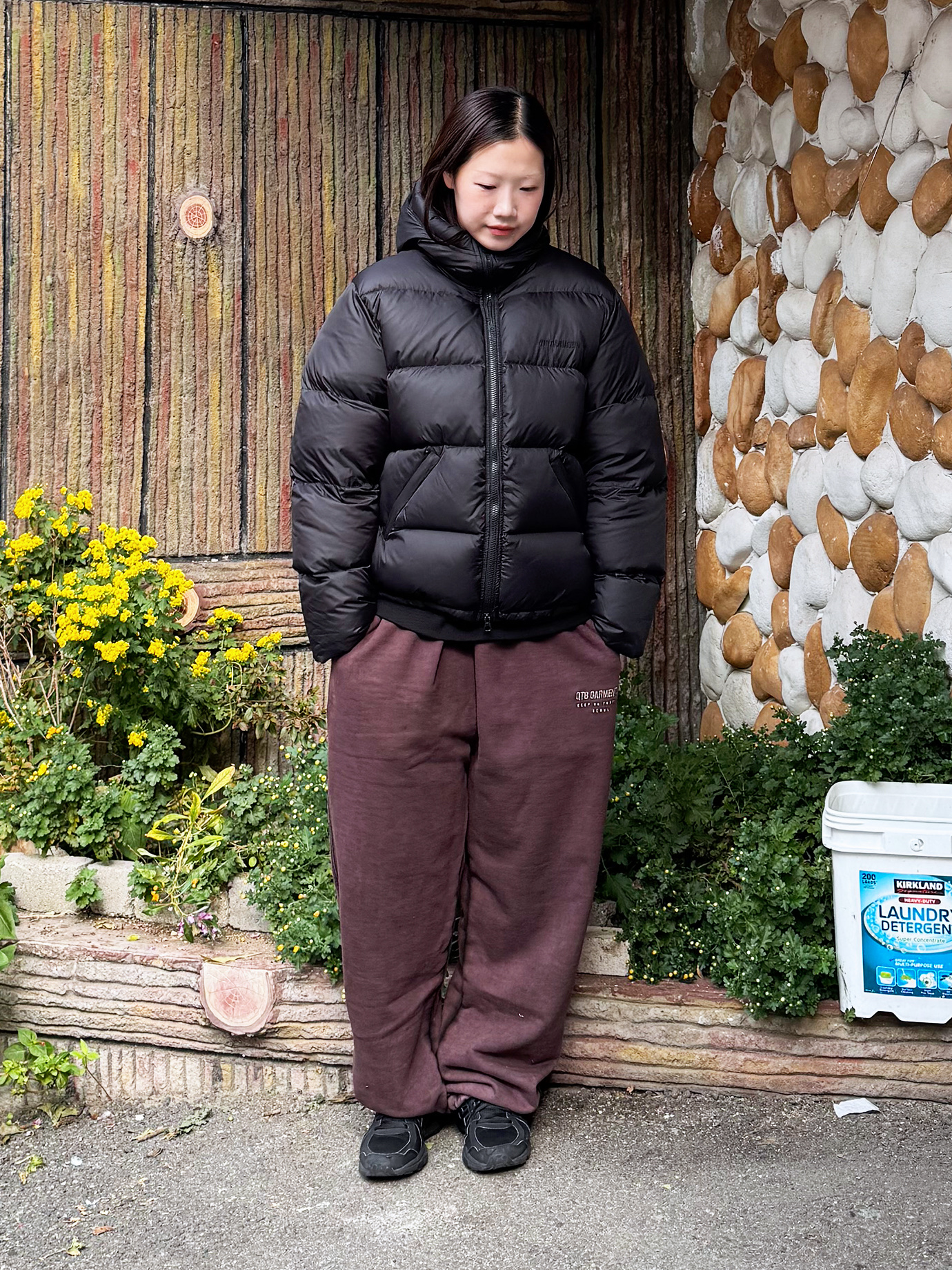 QT8 GARMENTS Duck Down Heavyweight Hoodie Jacket Black, QT8 GARMENTS String Washed Sweatpants Black 착용 스타일 - 4