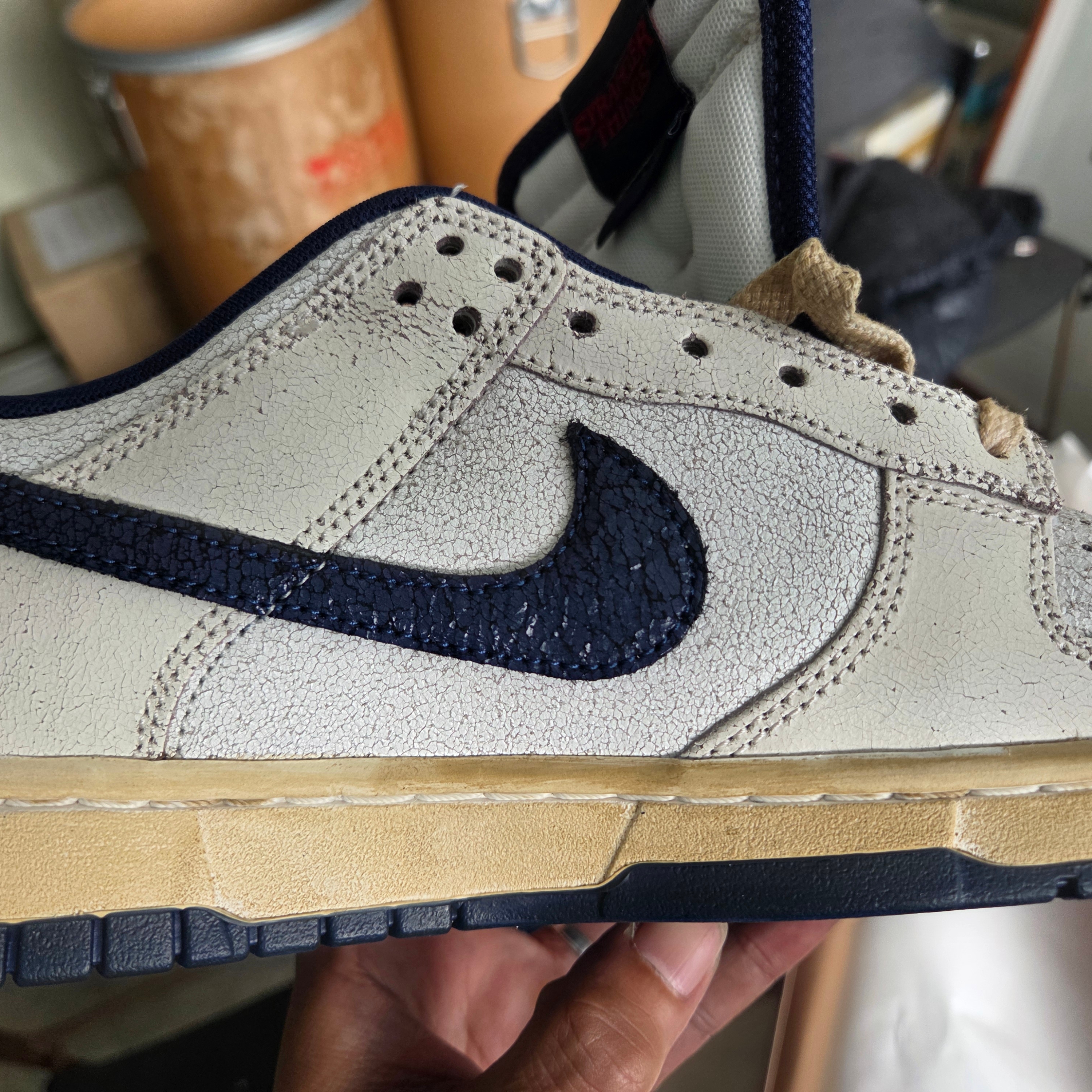 Nike x Stranger Things Dunk Low Phantom and Midnight Navy 착용 스타일 - 7
