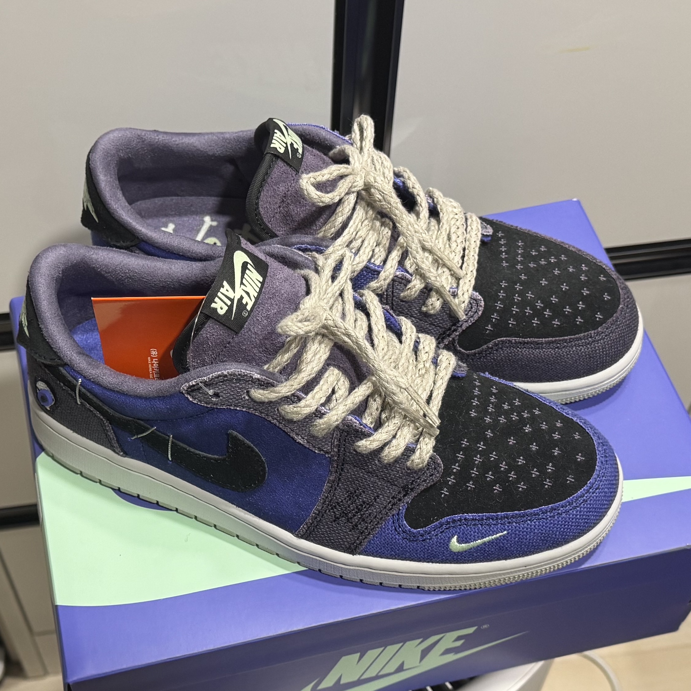 Jordan 1 x Zion Williamson Retro Low OG Regency Purple and Dark Raisin 착용 스타일 - 3