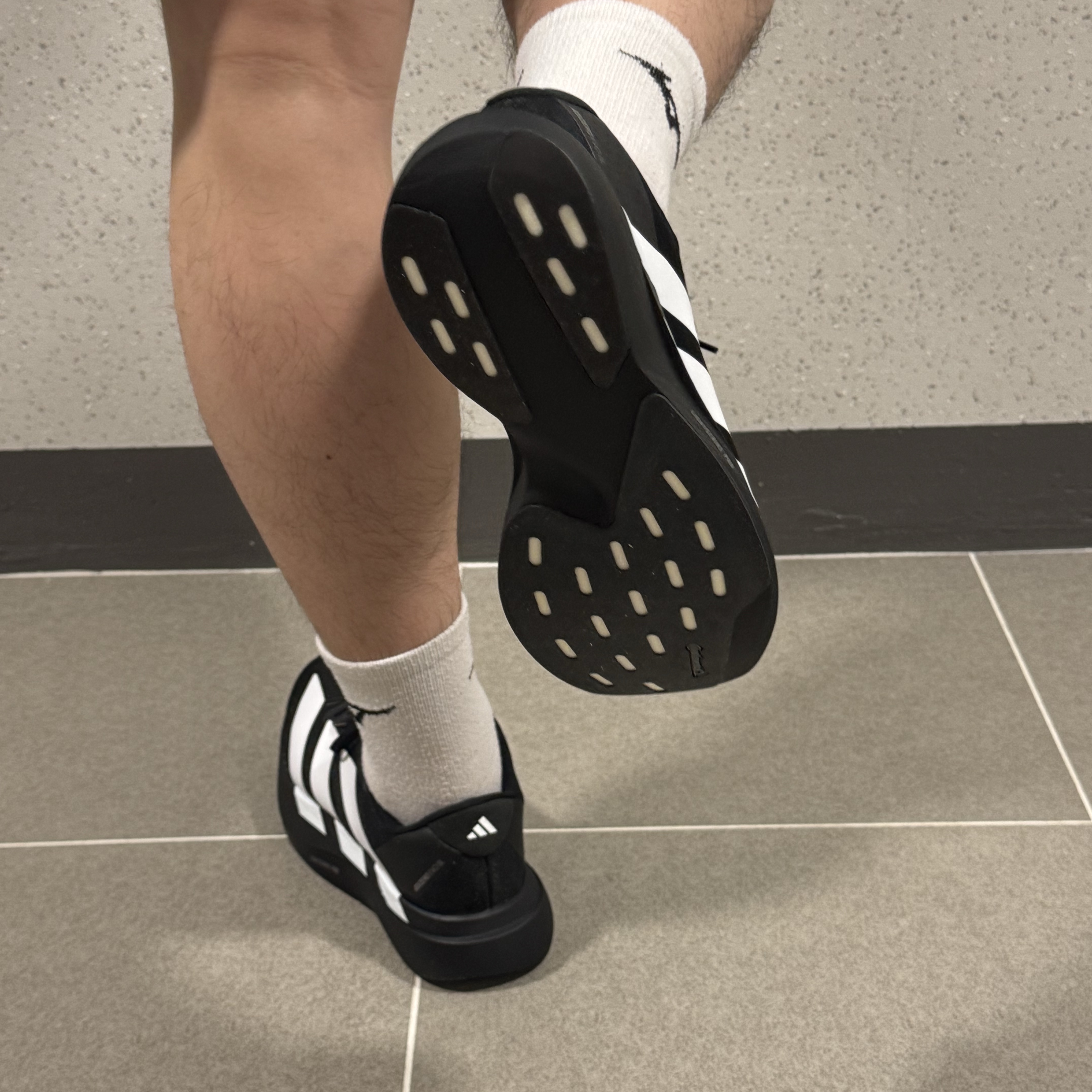 Adidas Adizero EVO SL Core Black Cloud White 착용 스타일