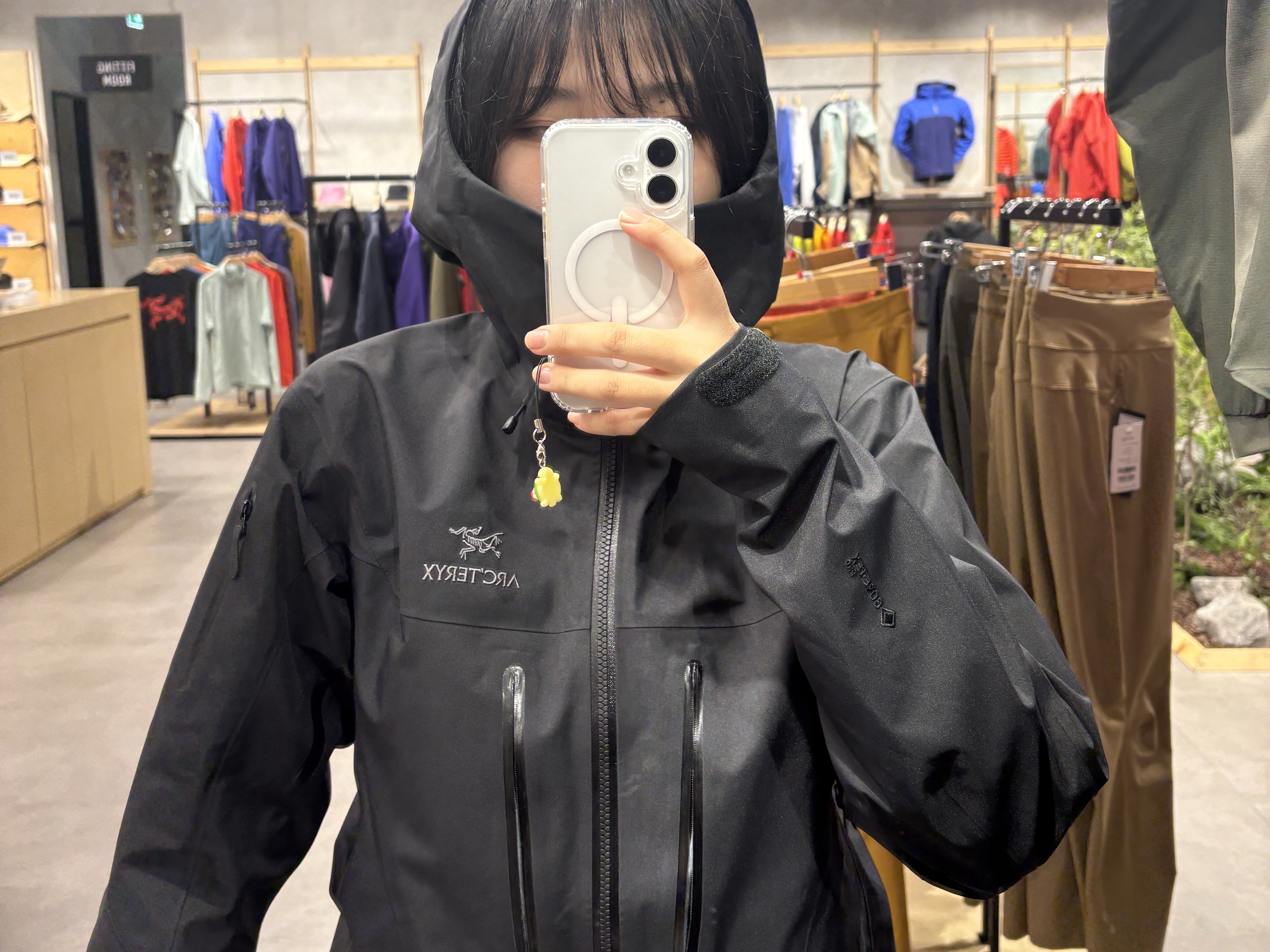 (W) Arc'teryx Alpha SV Jacket Black, Arc'teryx Alpha SV Jacket Black 착용 스타일