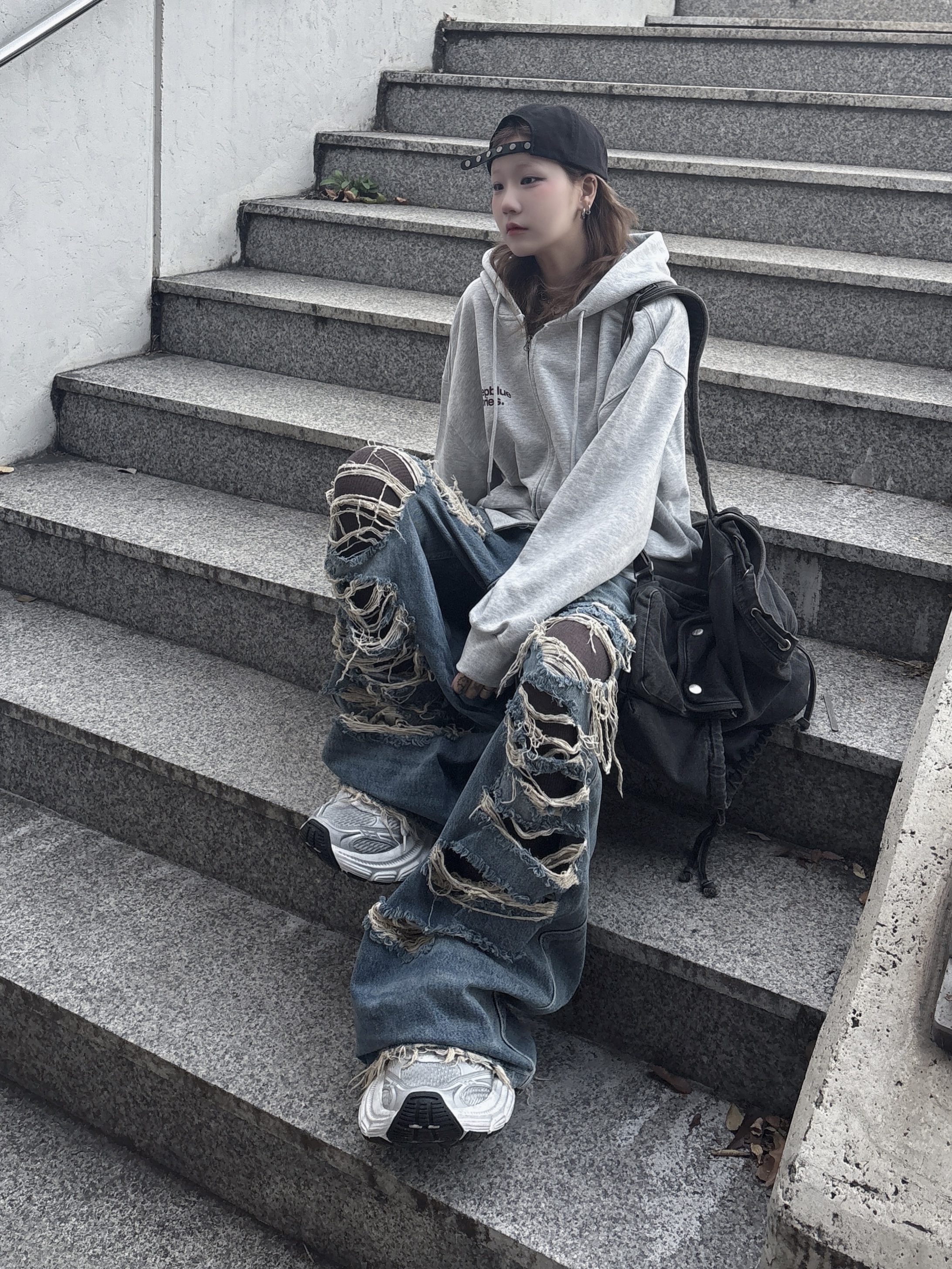 Balenciaga 10XL Sneakers White Black Grey, DEFGARMENTS Needle Denim Bag Pack Black Denim 착용 스타일 - 1