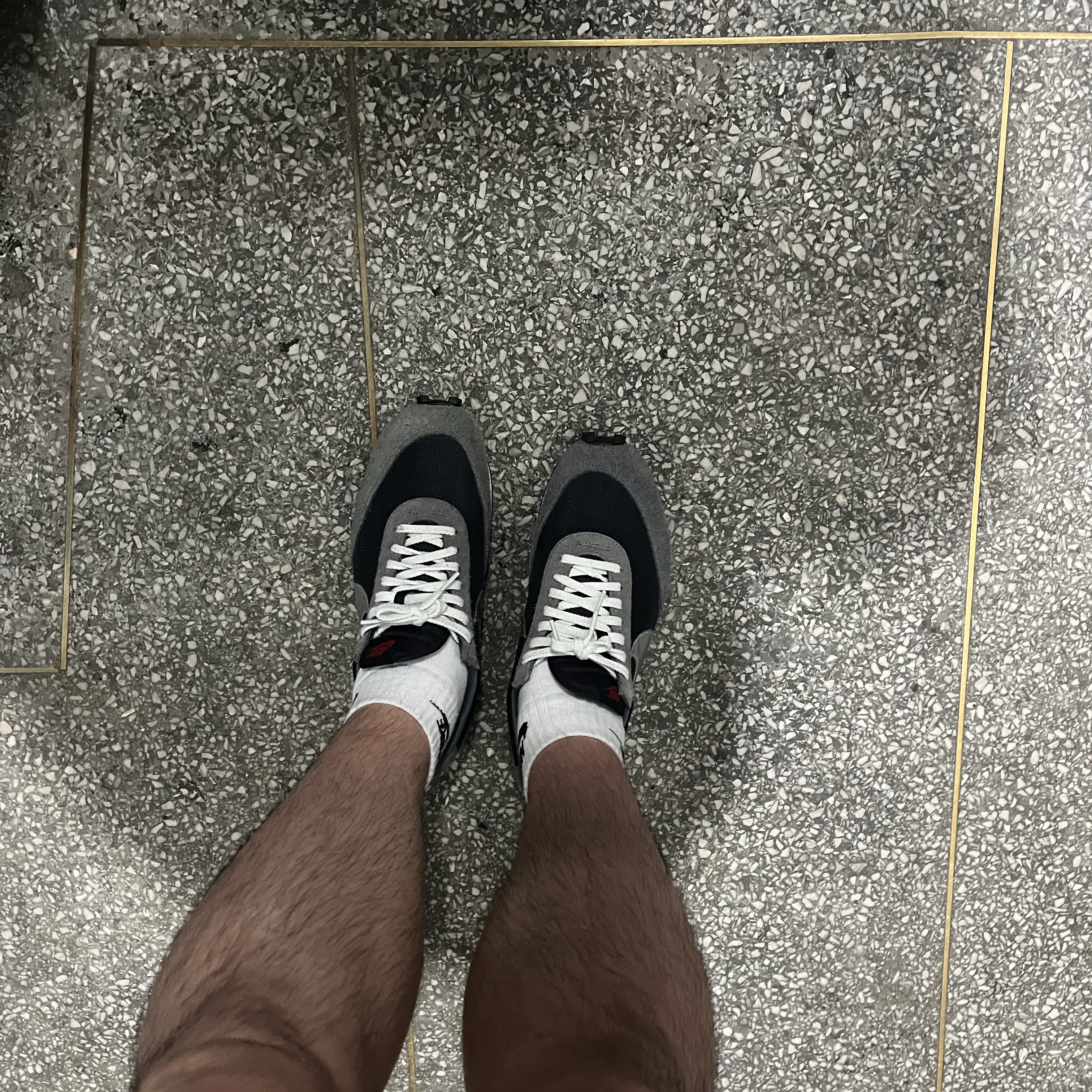 Nike Daybreak SP Black Metallic Silver 착용 스타일