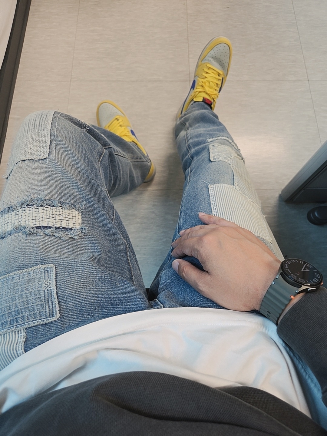 (W) Jordan 1 x Travis Scott Retro Low OG SP Canary, Samsung Galaxy Watch7 40mm Bluetooth Green (Korean Ver.) 착용 스타일
