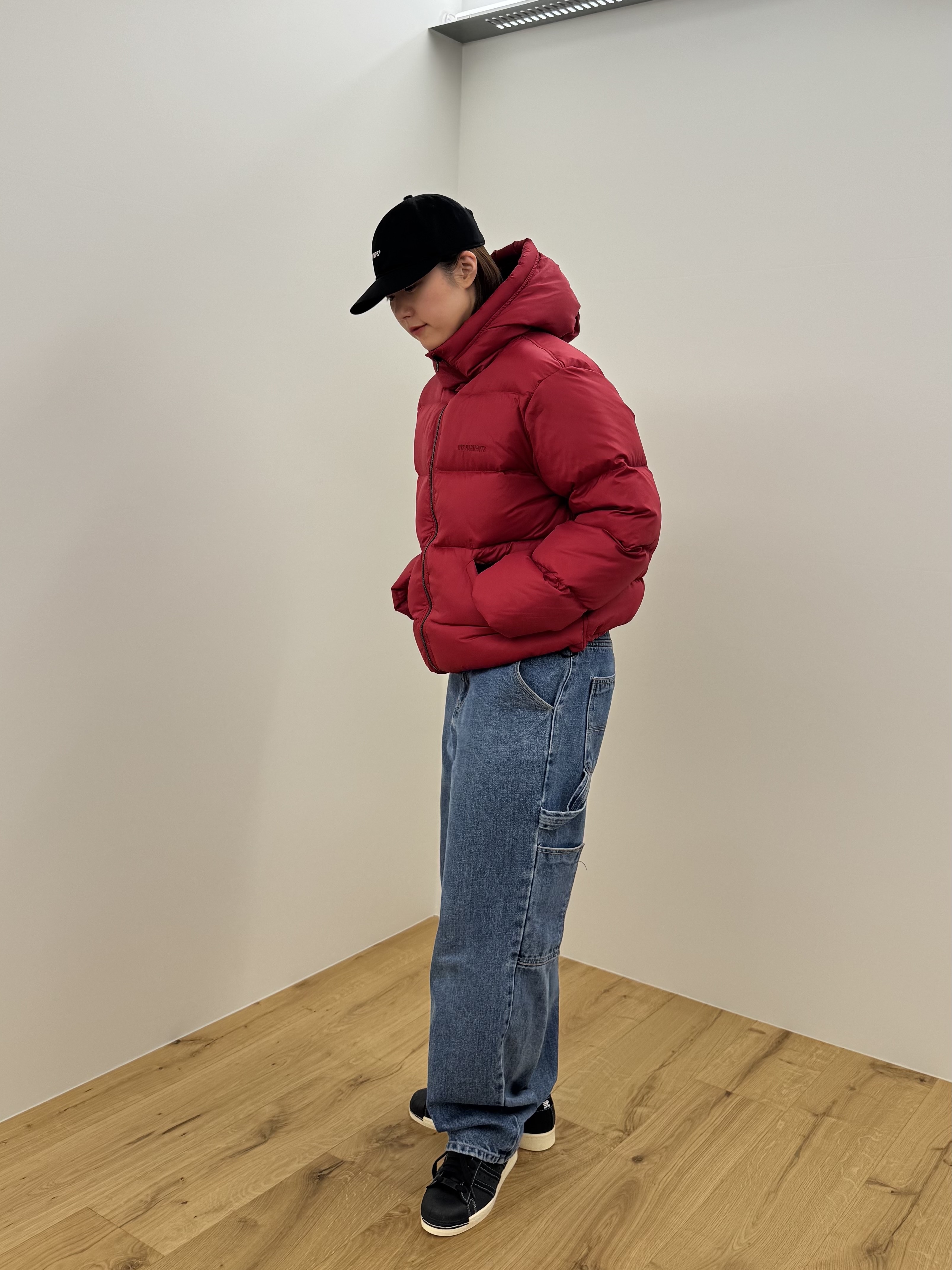 QT8 GARMENTS Duck Down Heavyweight Hoodie Jacket Red, QT8 Garments TL Denim Carpenter Pant Deep Blue 착용 스타일 - 3