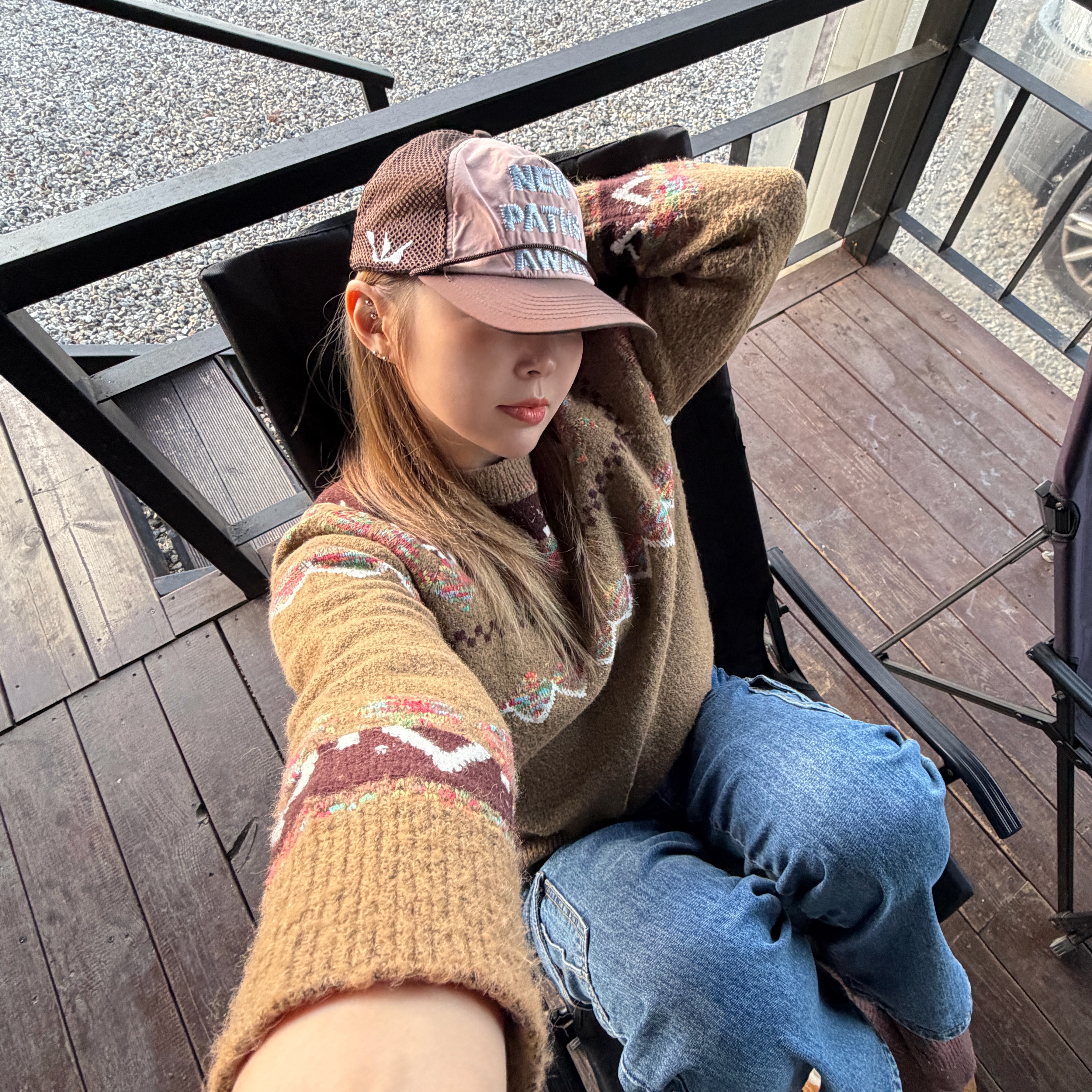 Alex Zono x Woodz New Paths Await Trucker Hat Beige 착용 스타일 - 1