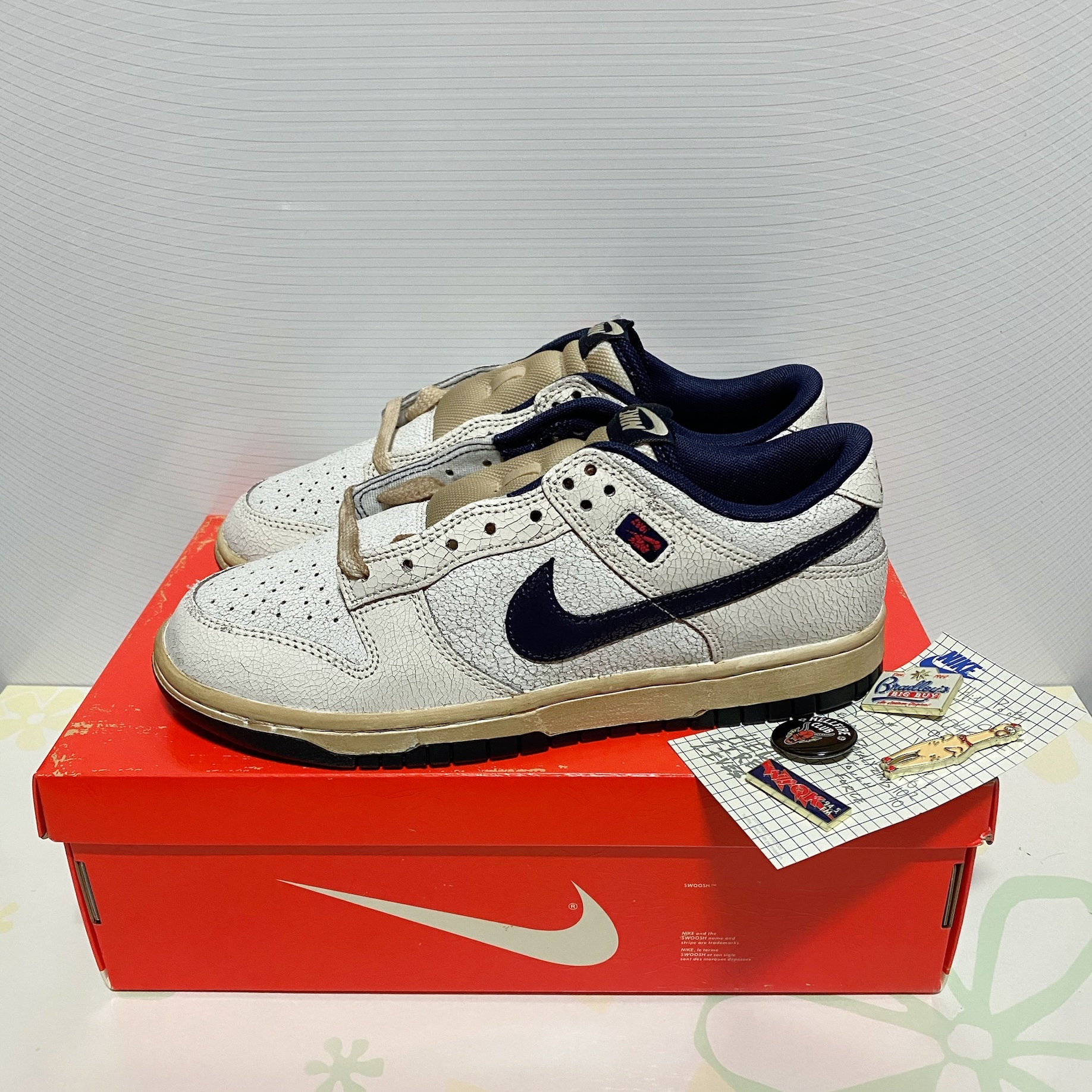 Nike x Stranger Things Dunk Low Phantom and Midnight Navy 착용 스타일