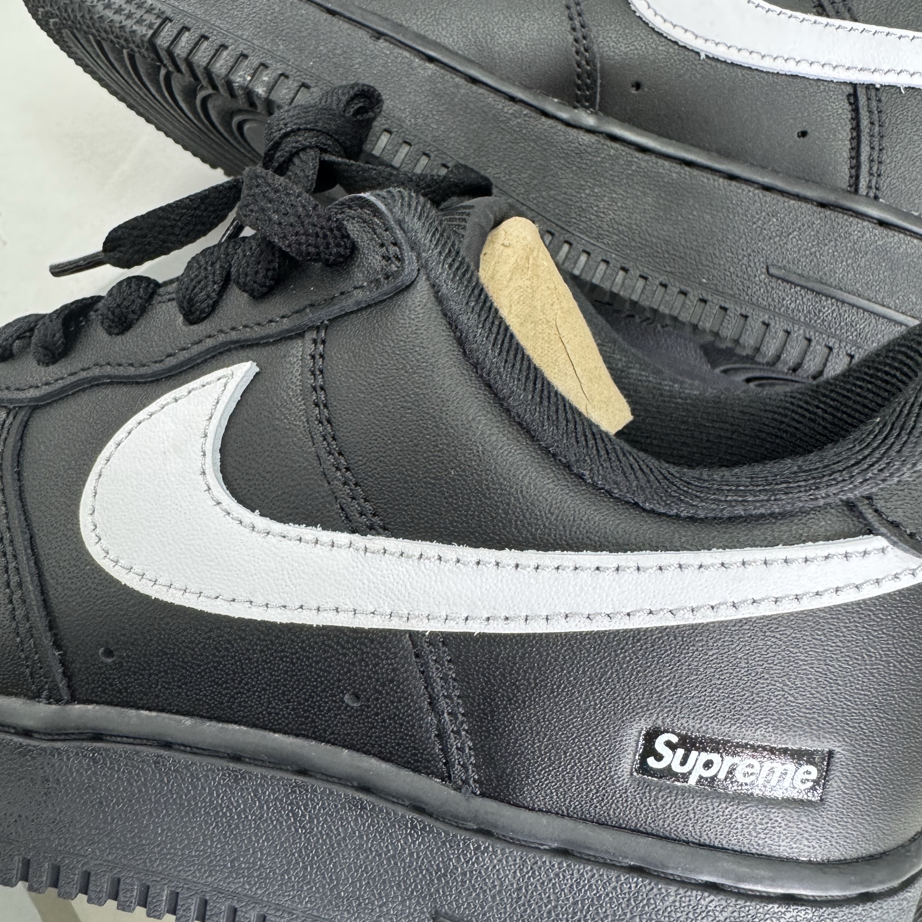 Nike x Supreme Air Force 1 Low Black 착용 스타일