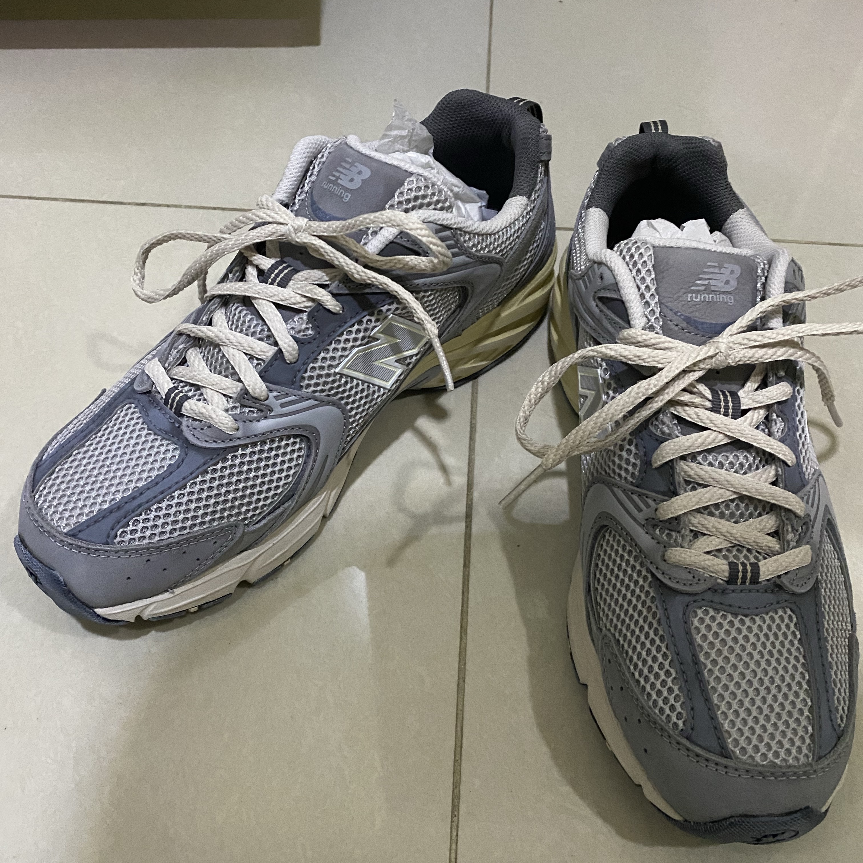 New Balance 530 Premium Vintage Grey Matter 착용 스타일