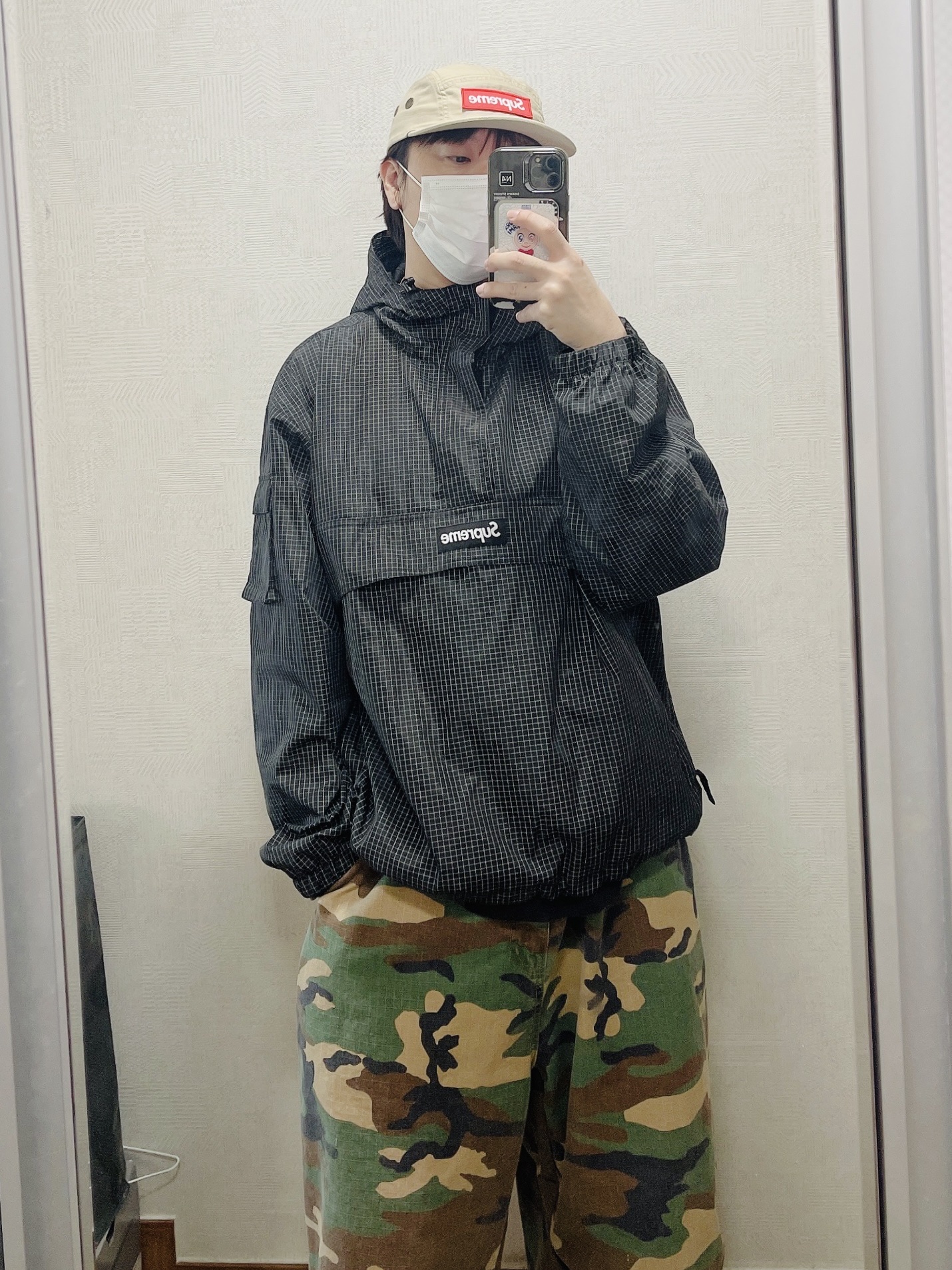 Supreme Reflective Ripstop Anorak Black - 25SS, Supreme Military Camp Cap Tan - 25SS 착용 스타일