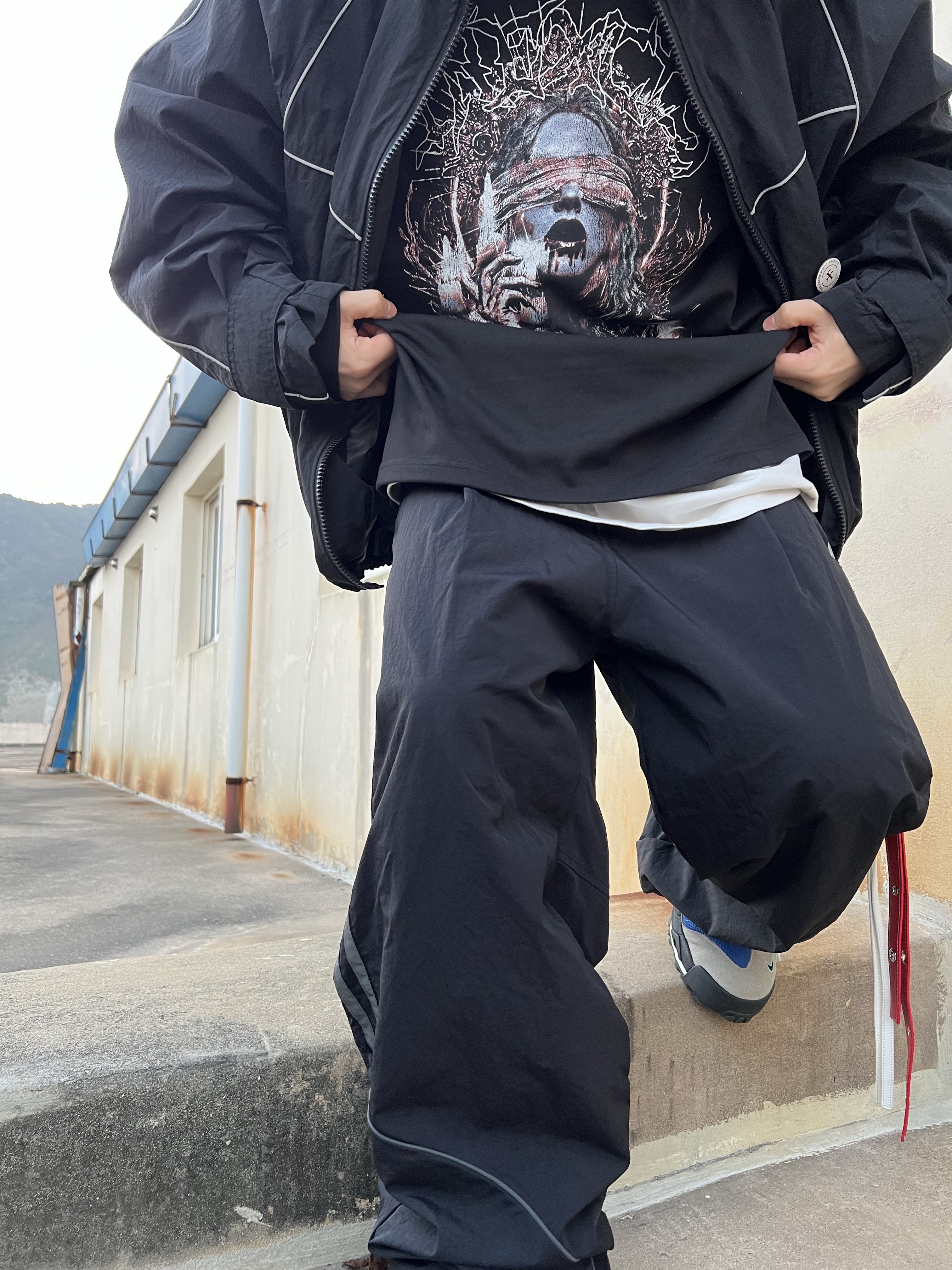 Nike x Sacai Magmascape SP Varsity Royal, Farfromwhat Far Pin Button & Safety Pin 착용 스타일 - 1