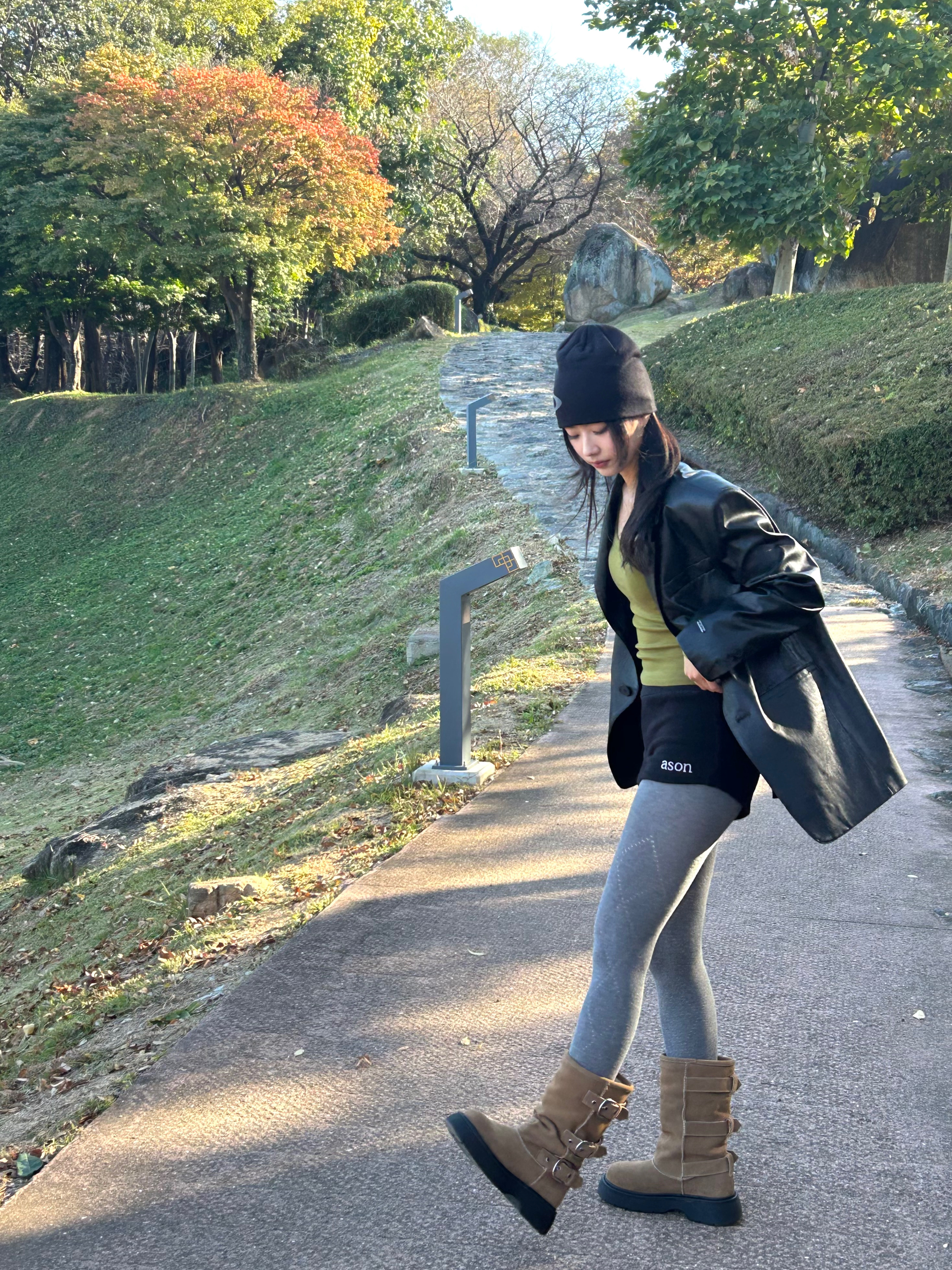 Mischief Wide Rhombus Beanie Black 착용 스타일 - 3