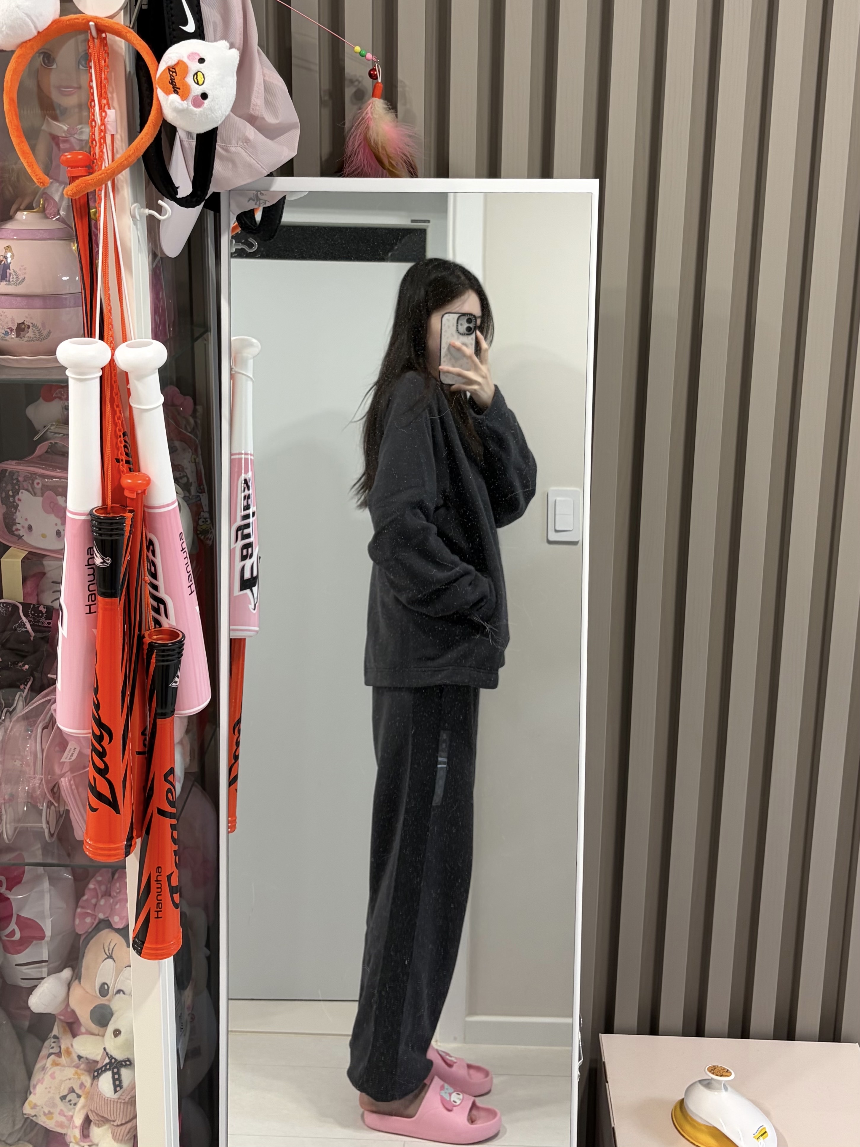 Uniqlo x Needles Fleece Oversized Cardigan Beige - KR, Uniqlo x Needles Fleece Wide Pants Longer Length Beige - KR 착용 스타일 - 6