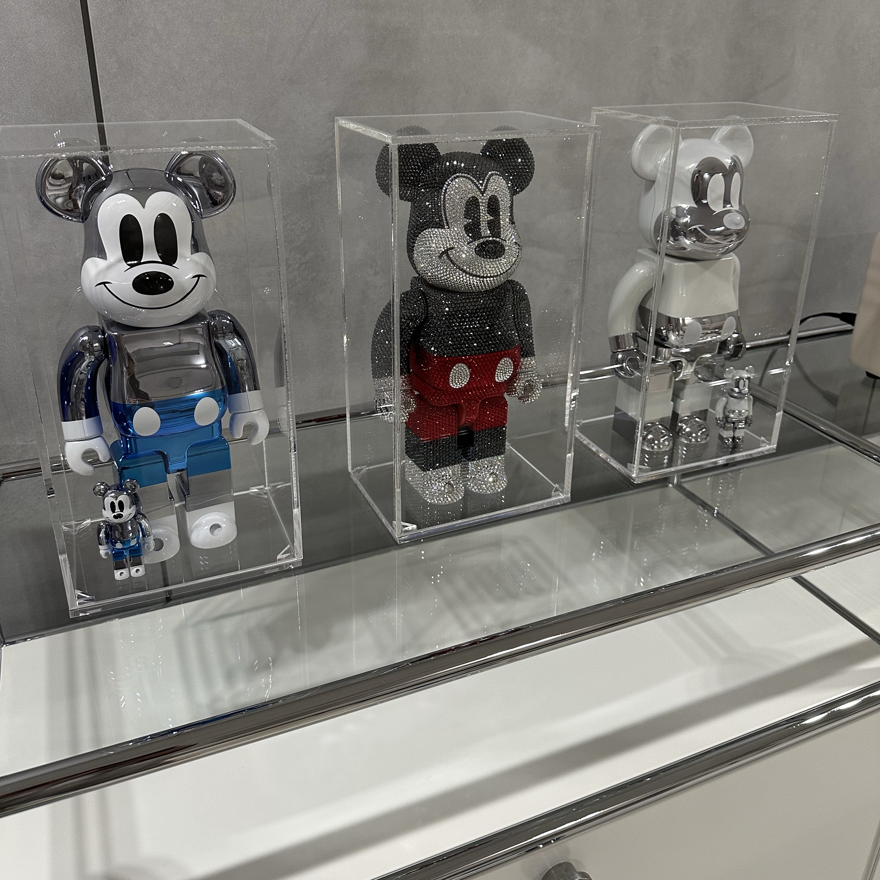Bearbrick Crystal Decorate Mickey Mouse 400% (R&W 2020 Ver.) 착용 스타일