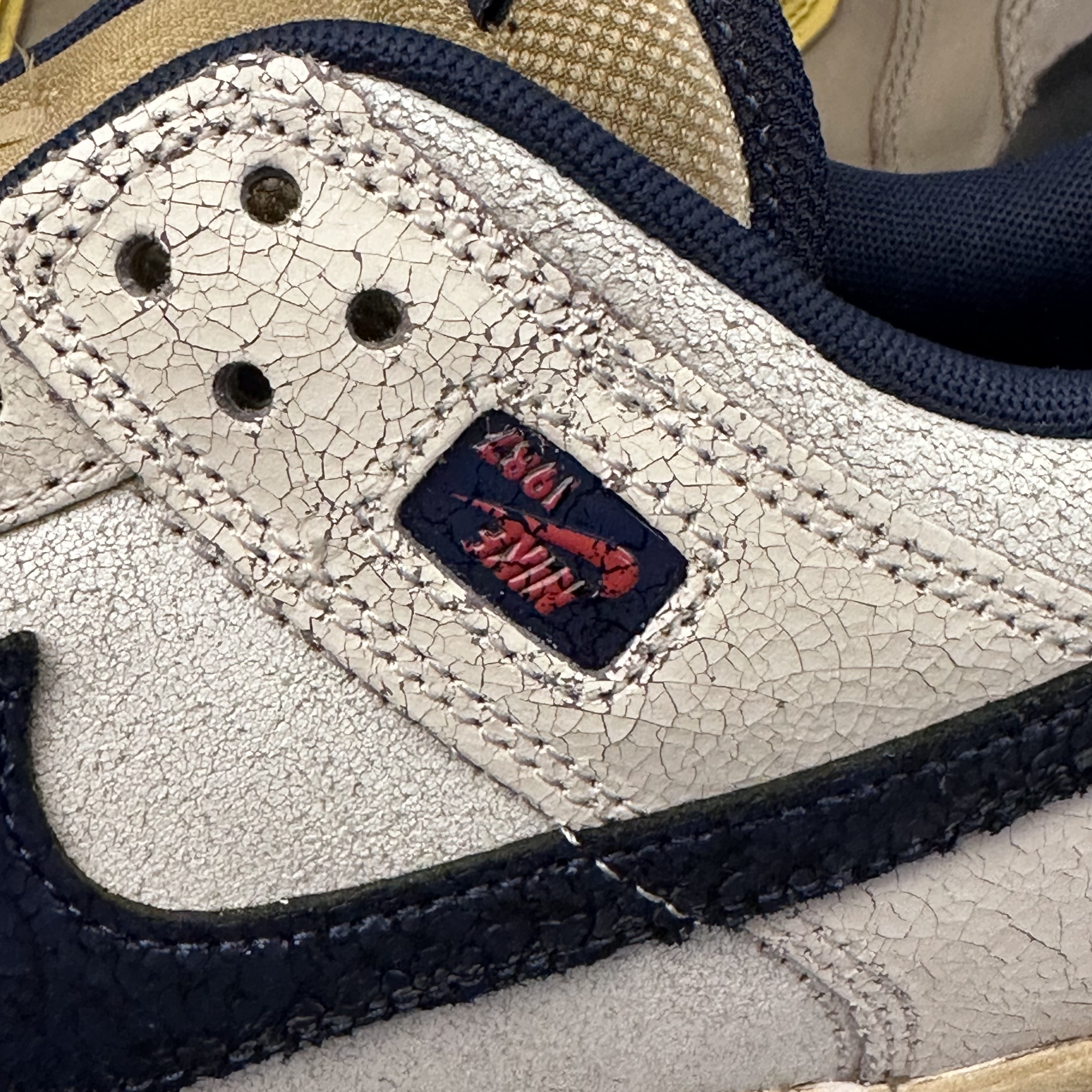 Nike x Stranger Things Dunk Low Phantom and Midnight Navy 착용 스타일 - 2