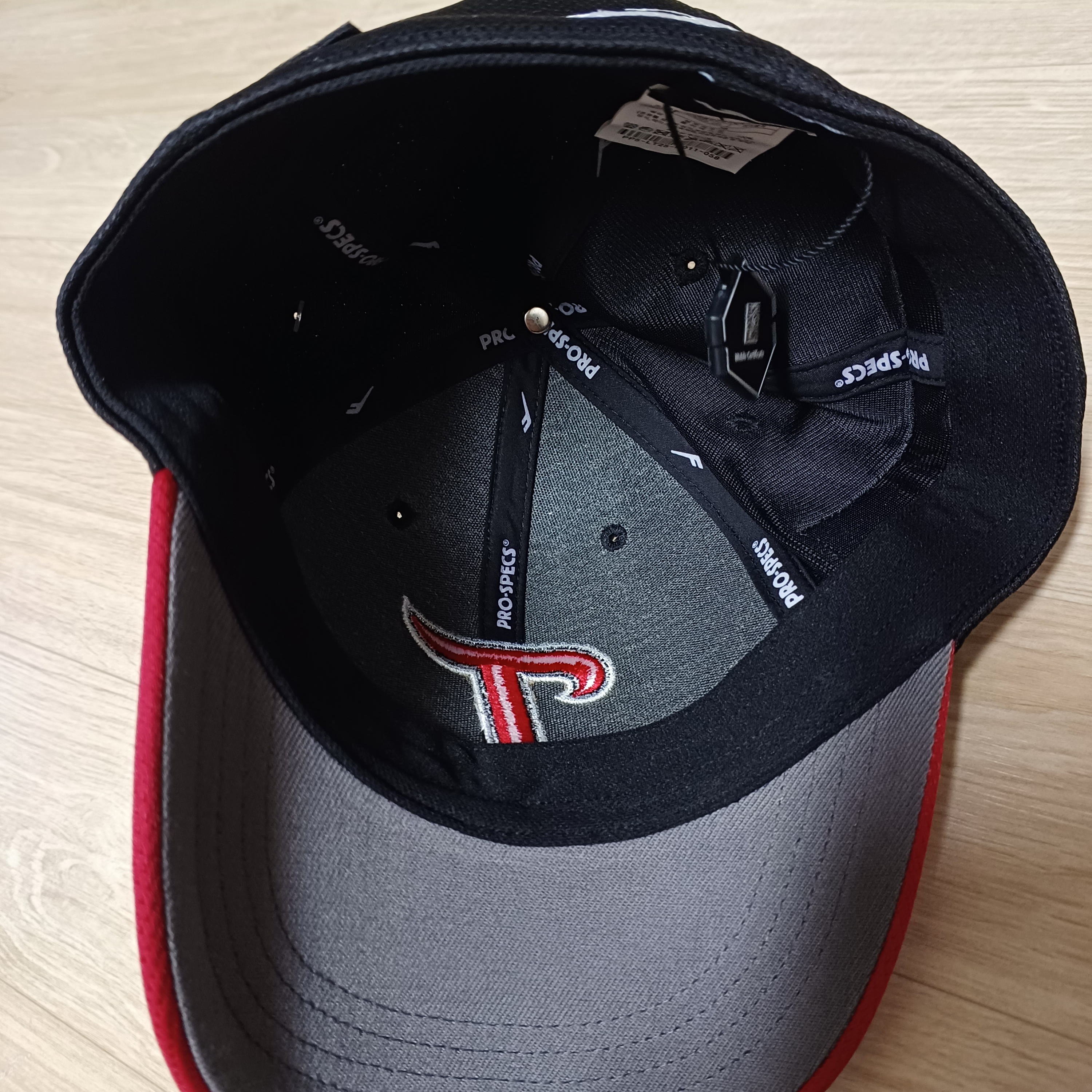 LG Twins x Prospecs 2025 Authentic Cap Black Red 착용 스타일 - 2