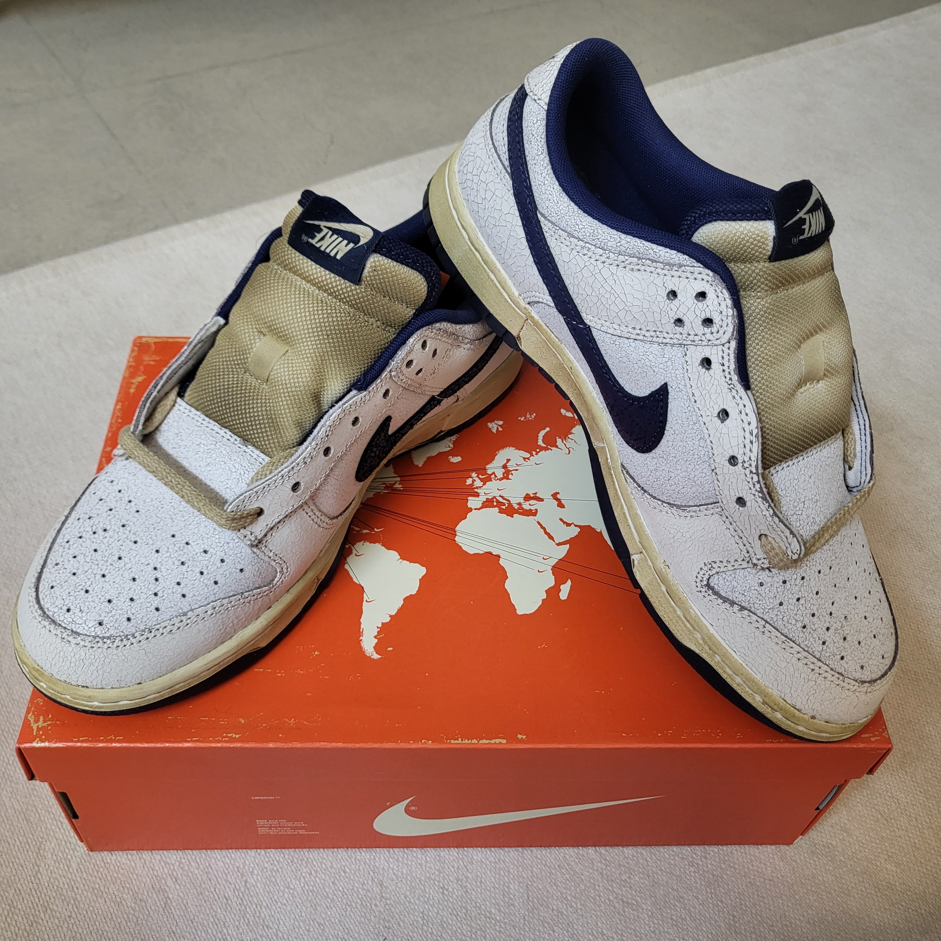 Nike x Stranger Things Dunk Low Phantom and Midnight Navy 착용 스타일 - 5