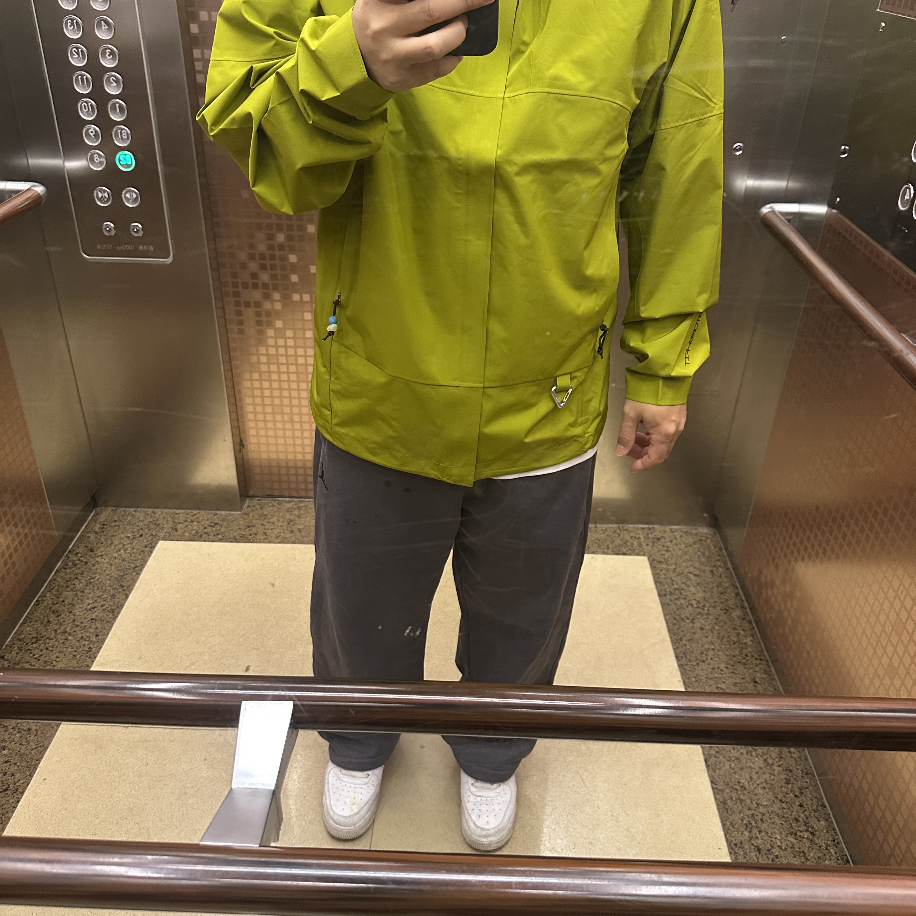 Nike ACG Storm-Fit ADV Cascade Rains Full Zip Jacket Moss - Asia, Jordan Brooklyn Fleece Oversized Open-Hem Pants Iron Grey Black (IB7239-068) 착용 스타일