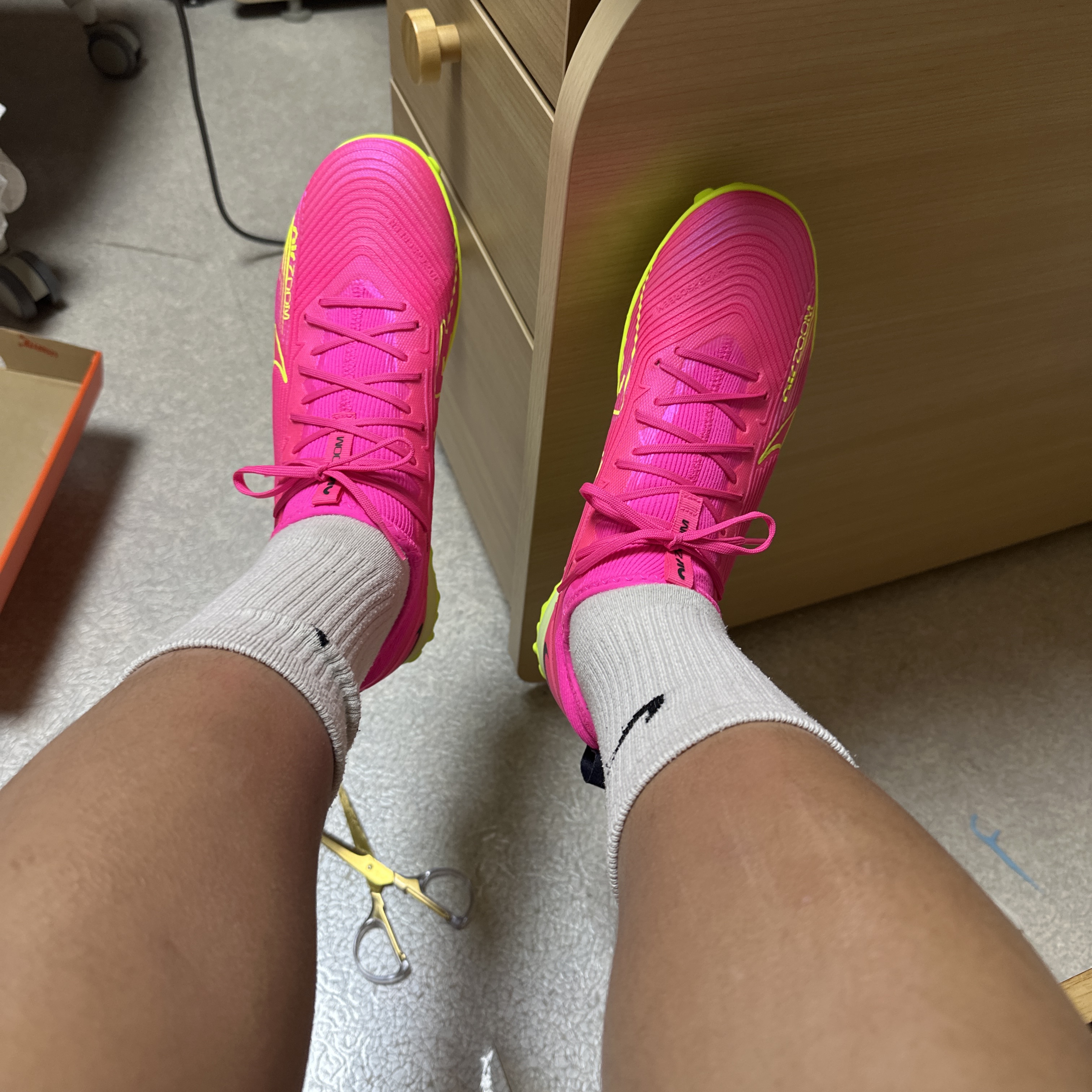 Nike Zoom Mercurial Vapor 15 Pro TF Pink Blast Volt 착용 스타일