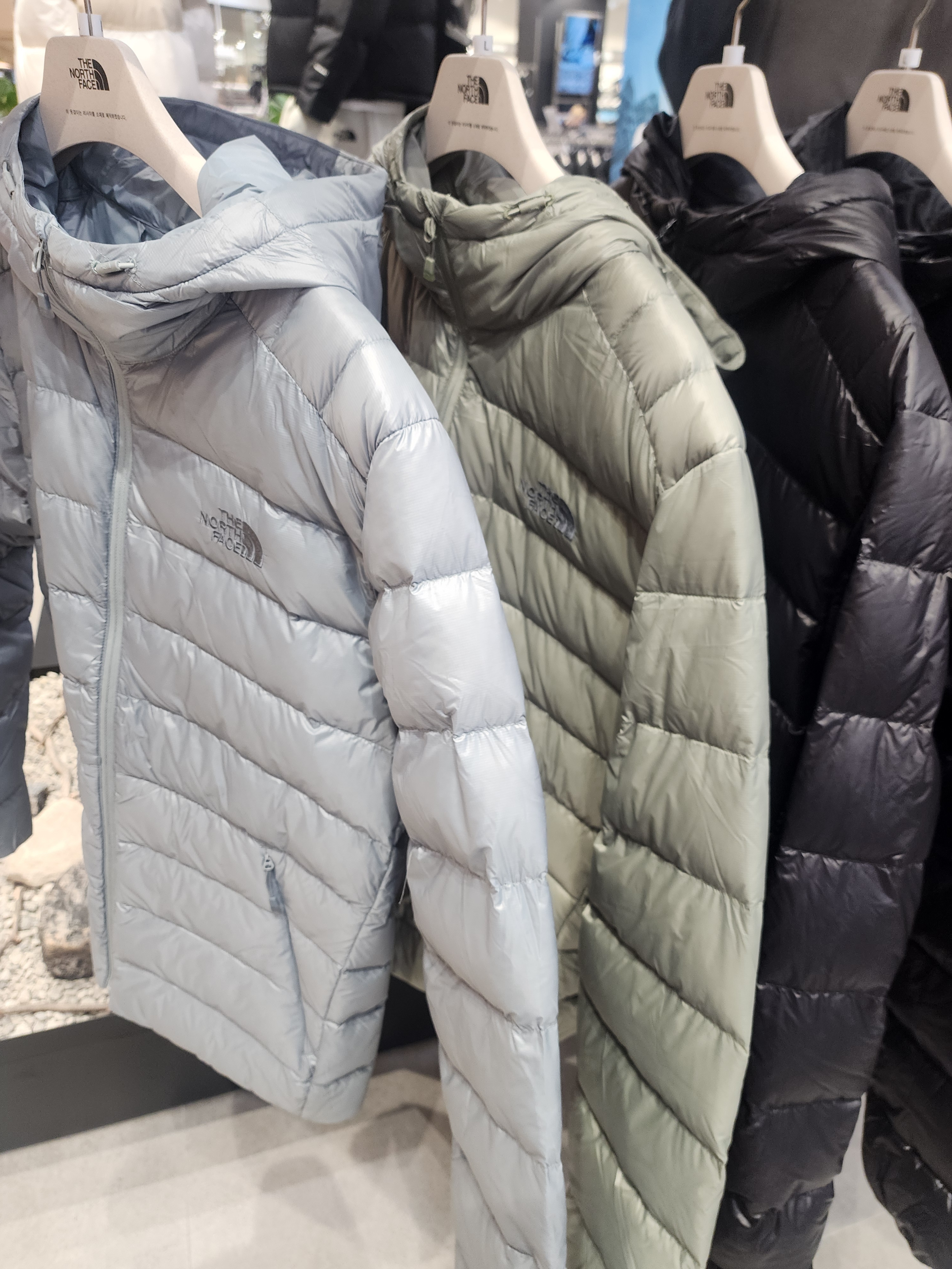 The North Face Matier RDS Down Hoodie Light Khaki - 25FW, The North Face Matier Down Hoodie RDS Light Gray - 25FW 착용 스타일