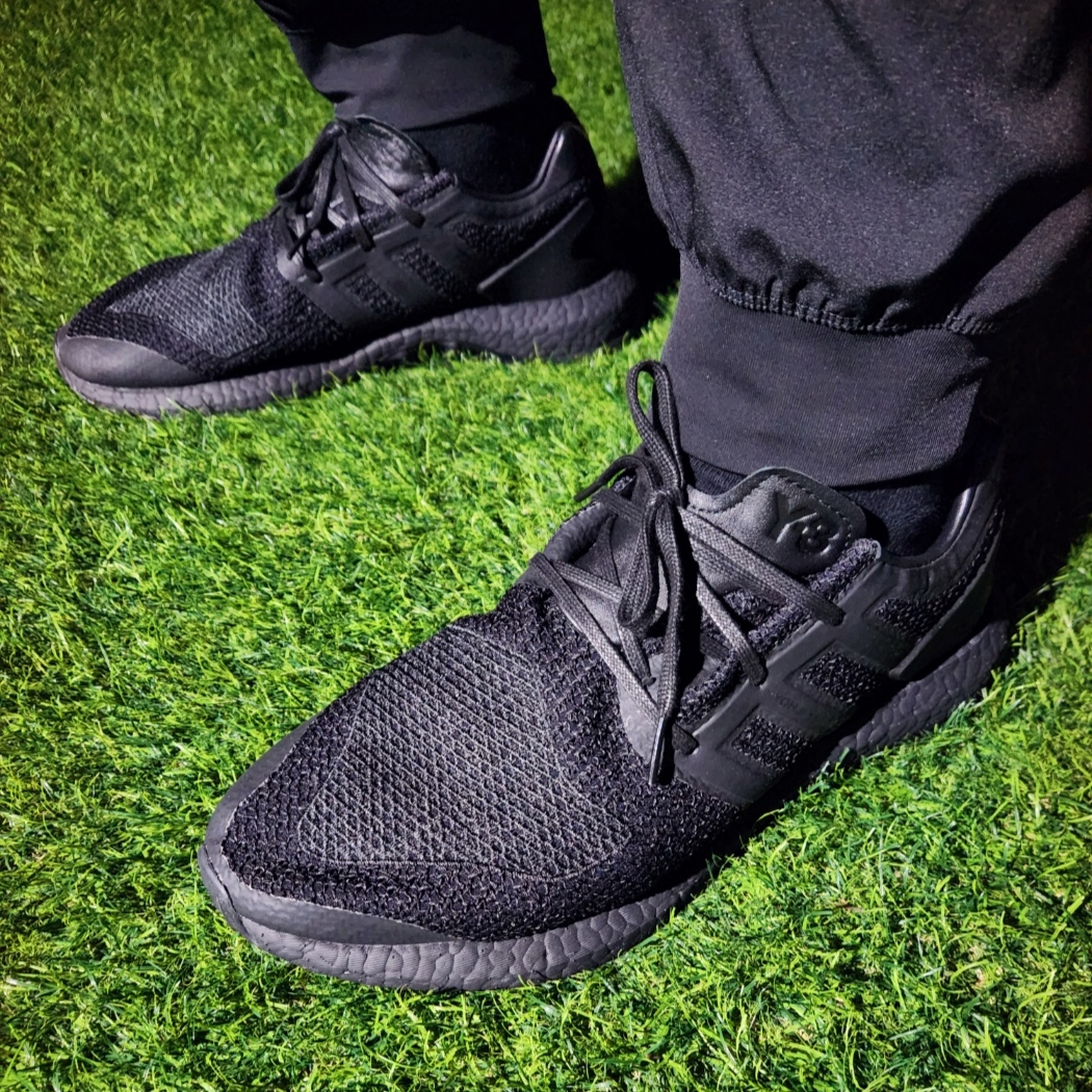 Y-3 Pureboost Triple Black 착용 스타일 - 2