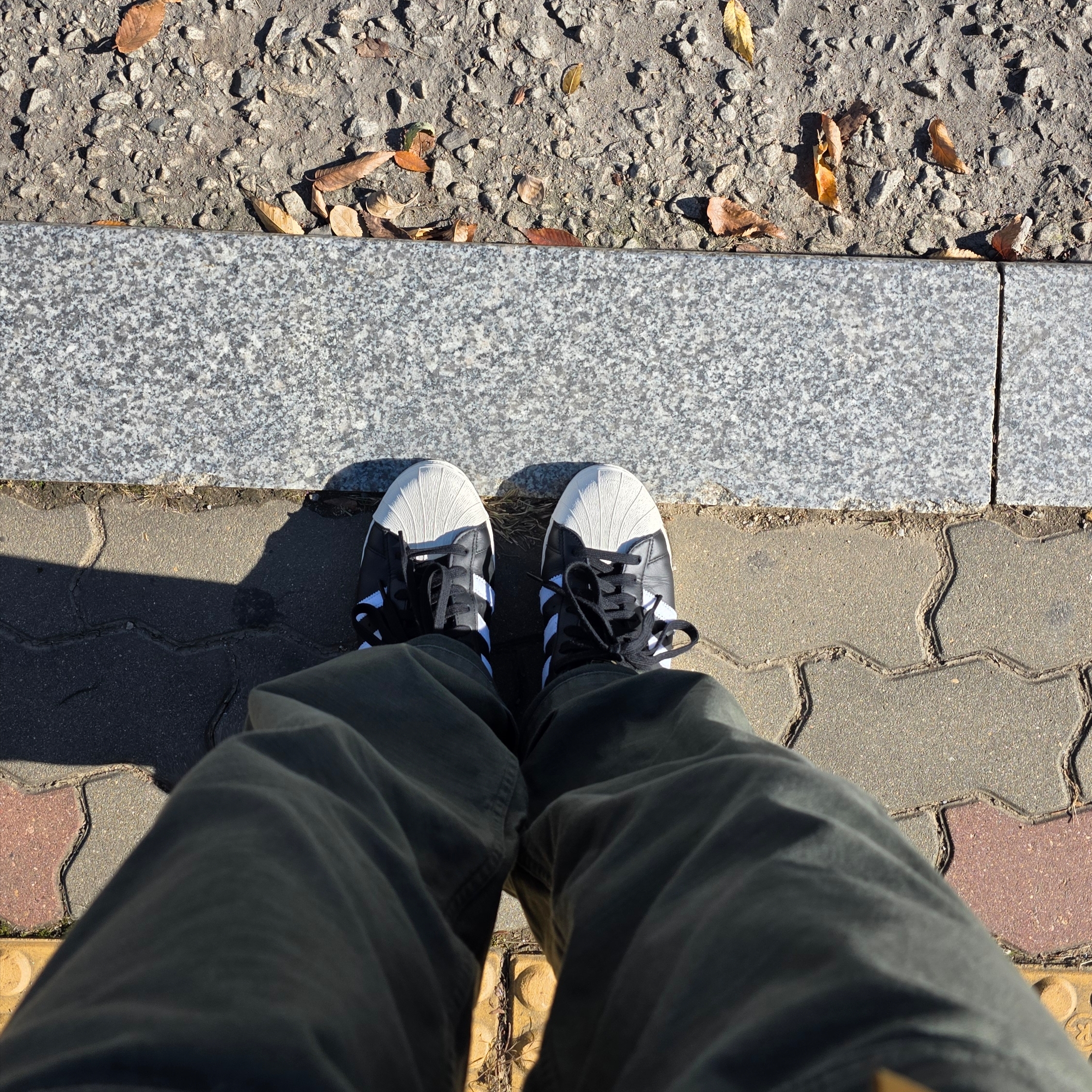 Adidas Superstar 82 FI Core Black 착용 스타일