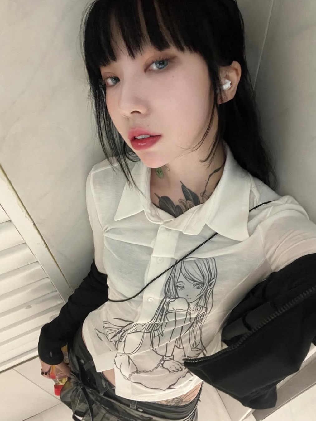 [KREAM 단독] Bonnae Women Three-quarter sleeve shirt White 착용 스타일