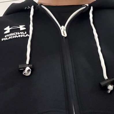 Under Armour Rival Woven Windbreaker Black White 착용 스타일