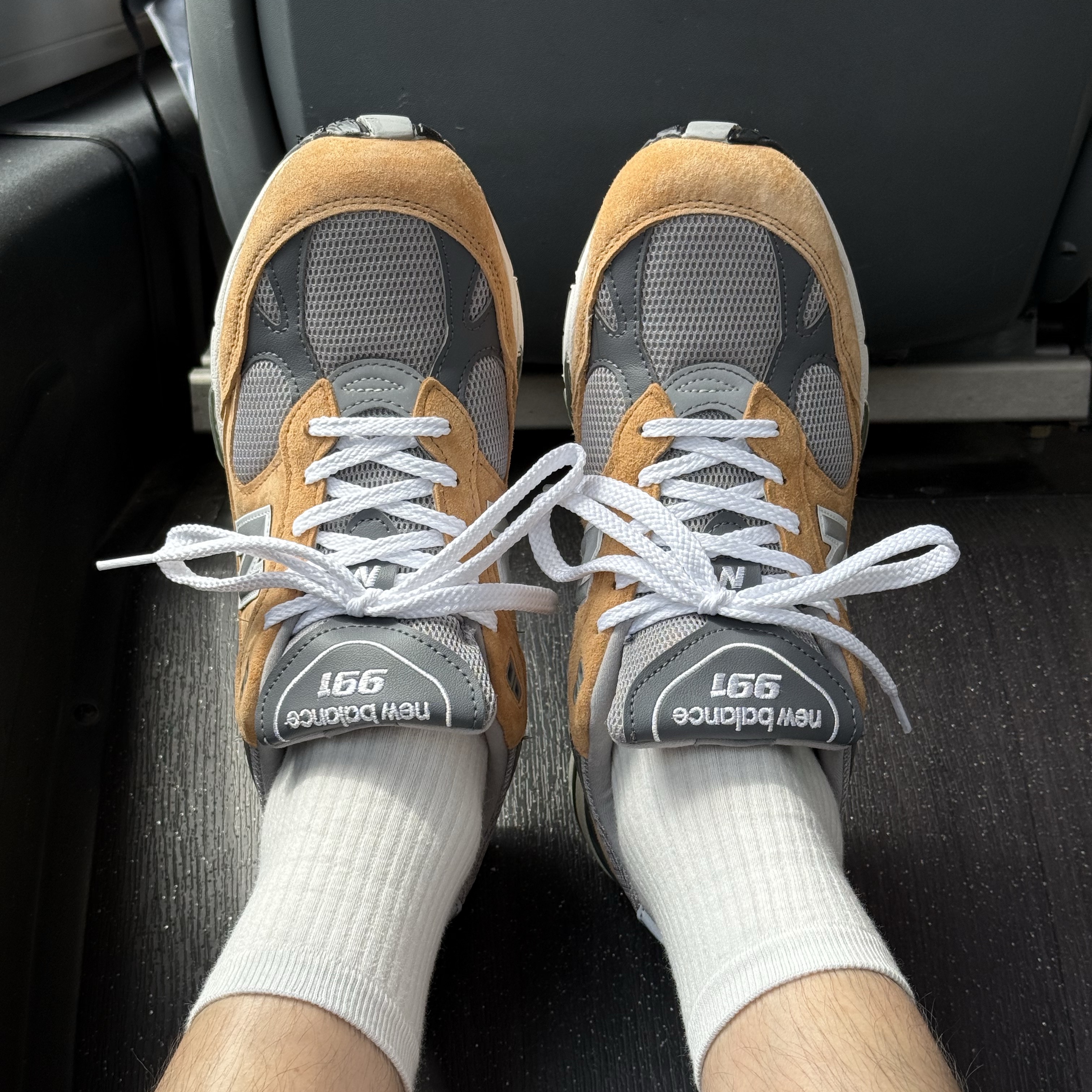 New Balance 991 Made in UK Tan Grey 착용 스타일