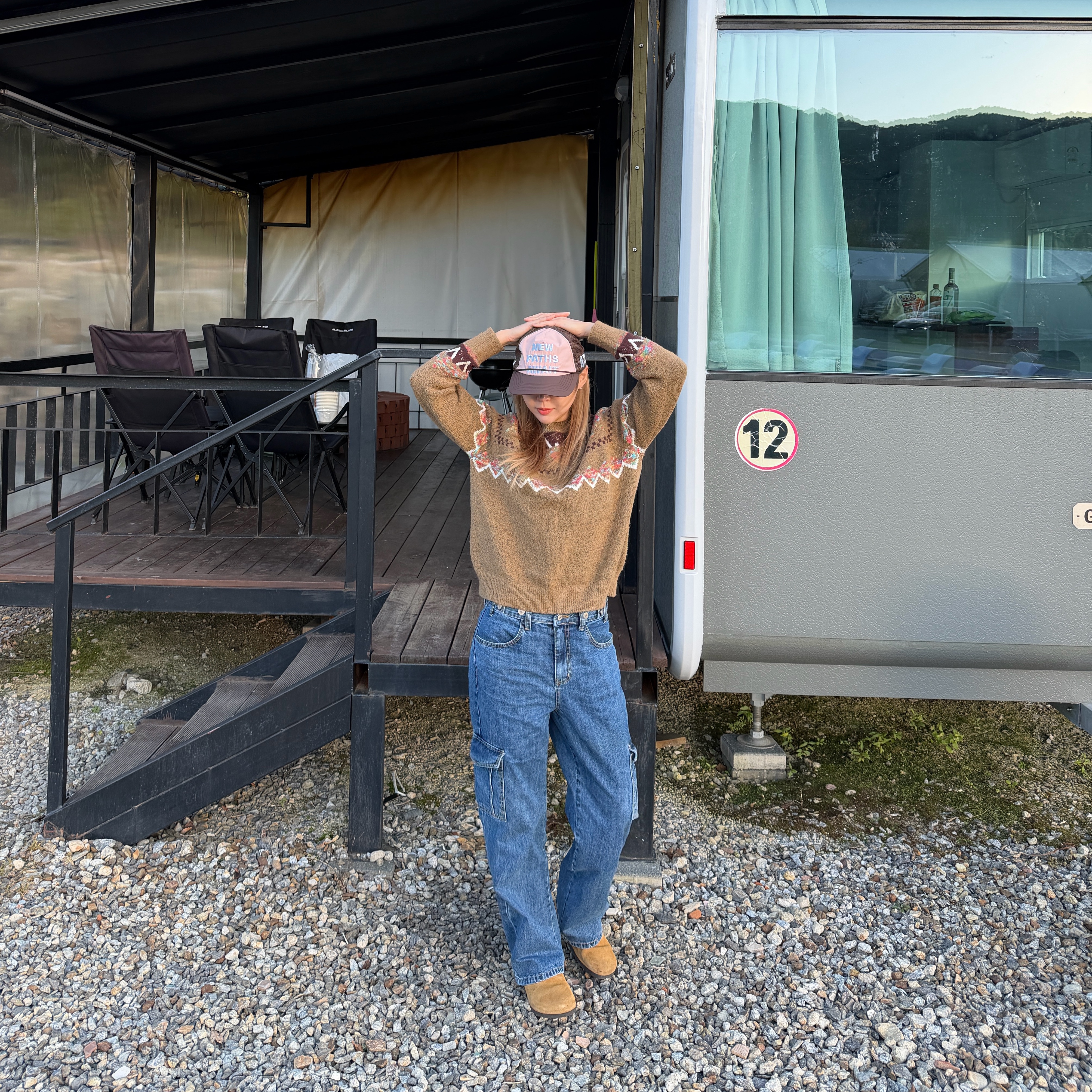 Alex Zono x Woodz New Paths Await Trucker Hat Beige 착용 스타일 - 2