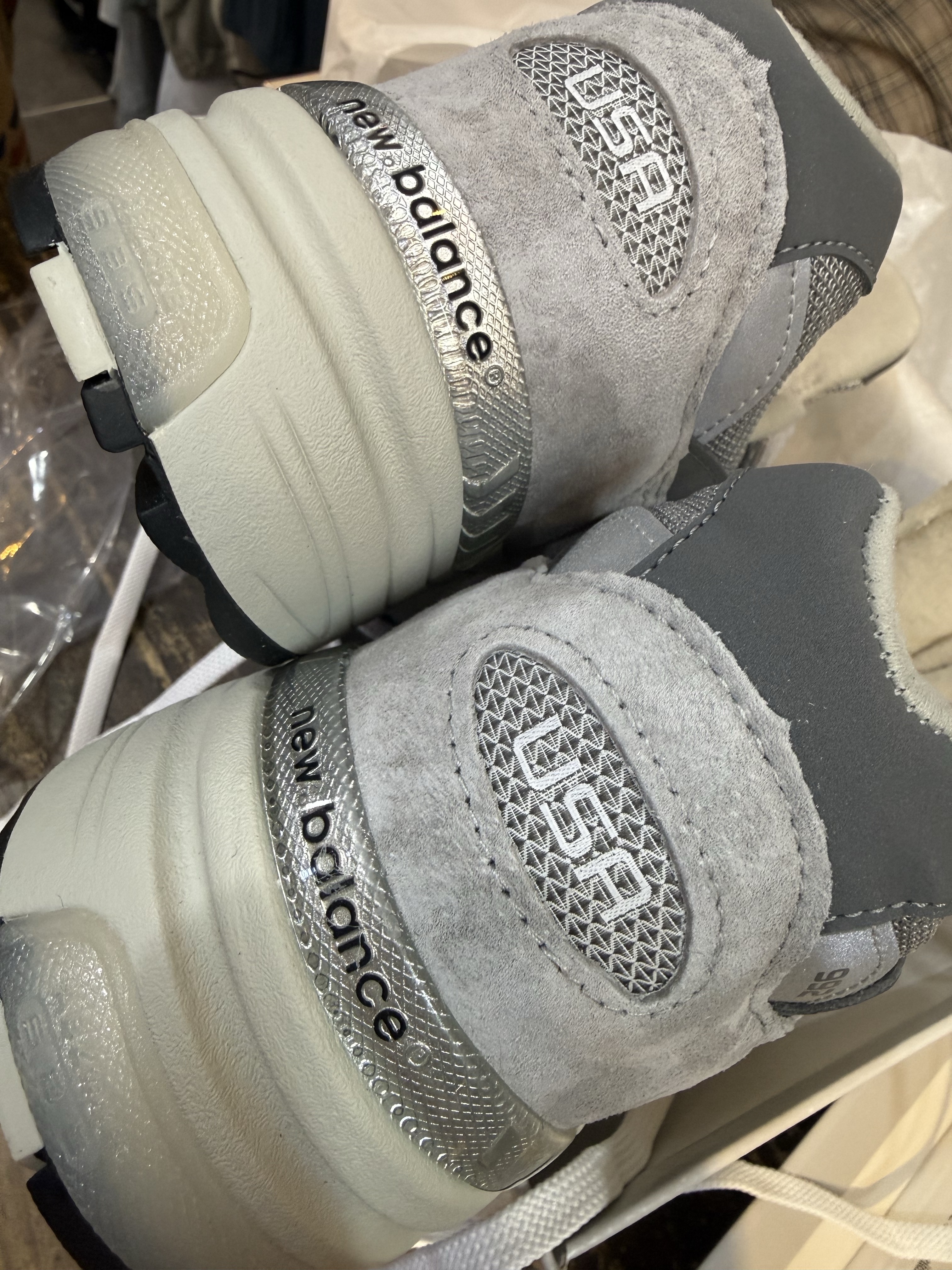 New Balance 992 Made in USA Core Grey Silver Metallic 착용 스타일
