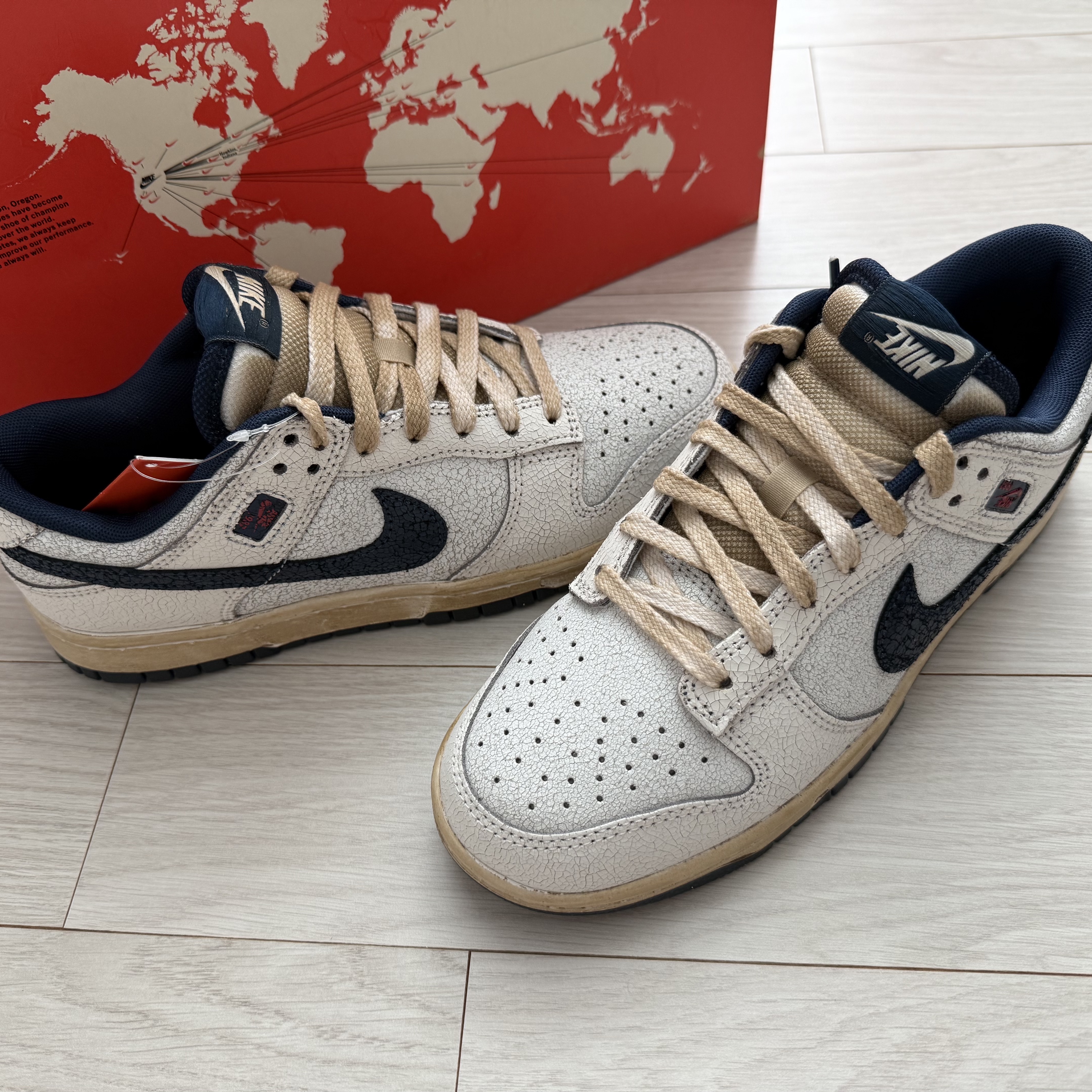 Nike x Stranger Things Dunk Low Phantom and Midnight Navy 착용 스타일 - 2