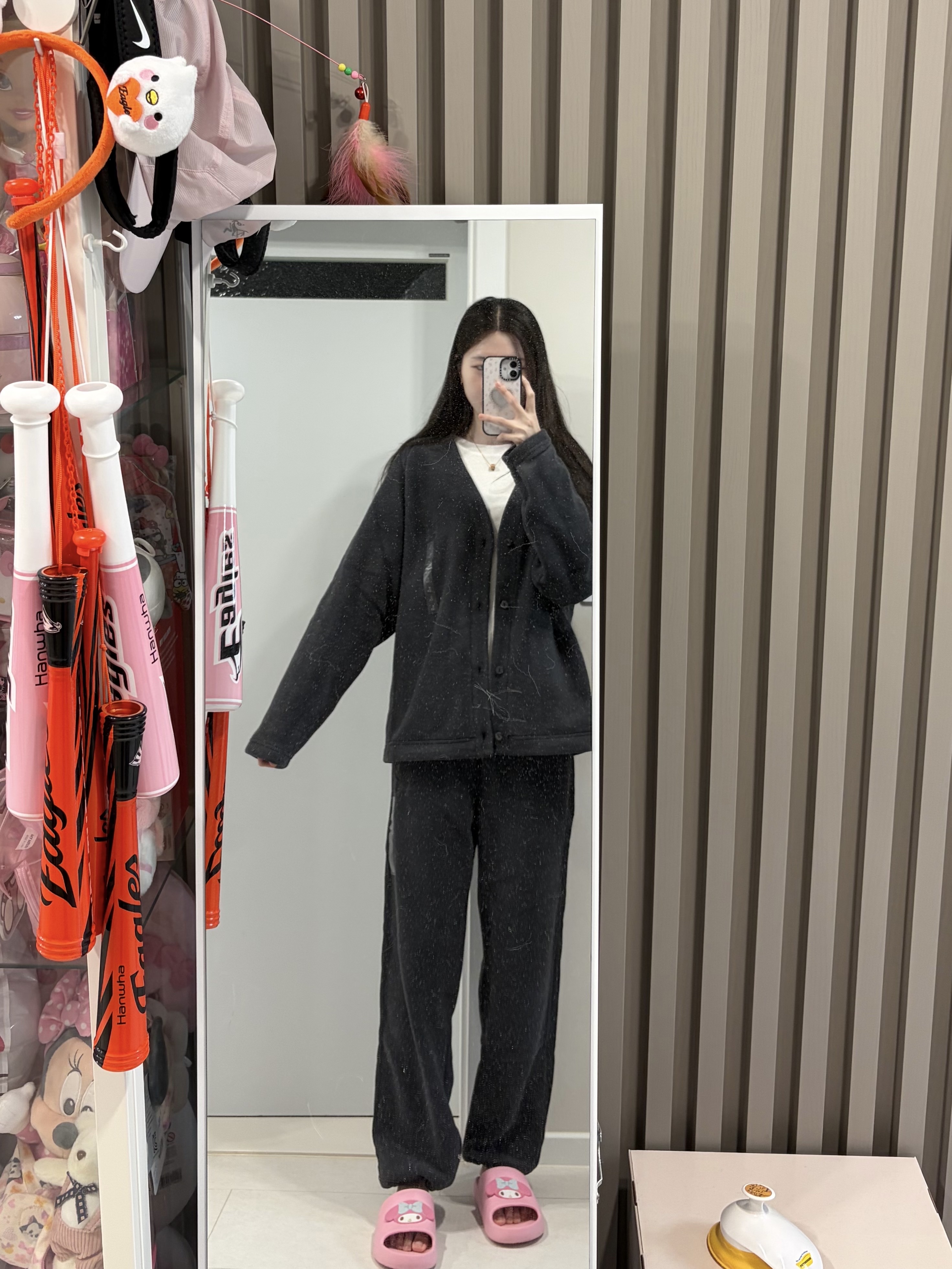 Uniqlo x Needles Fleece Oversized Cardigan Beige - KR, Uniqlo x Needles Fleece Wide Pants Longer Length Beige - KR 착용 스타일 - 5